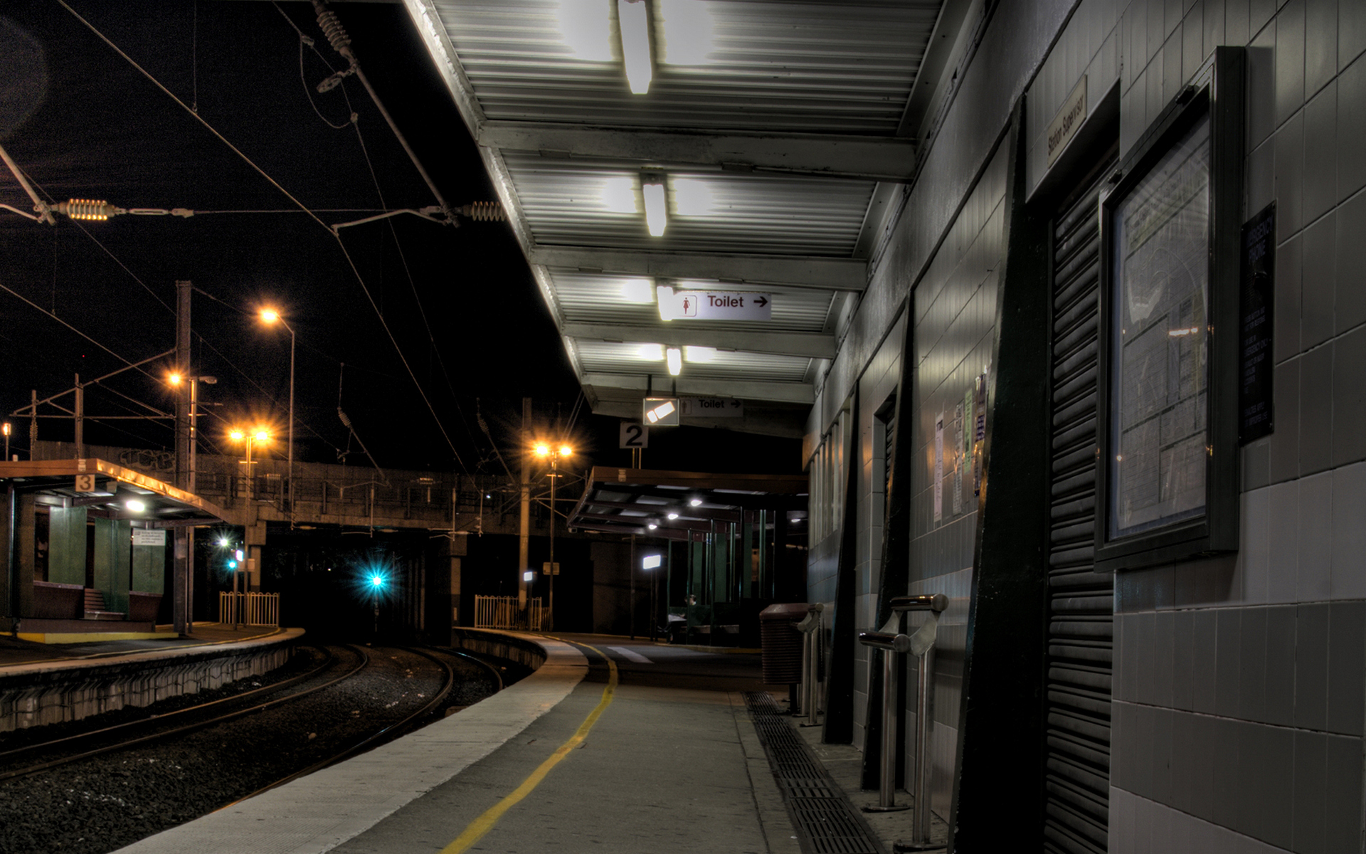 Включи спокойную станцию. Станция метро перрон. Ночной вокзал. Ночной поезд. Ночной перрон вокзала.