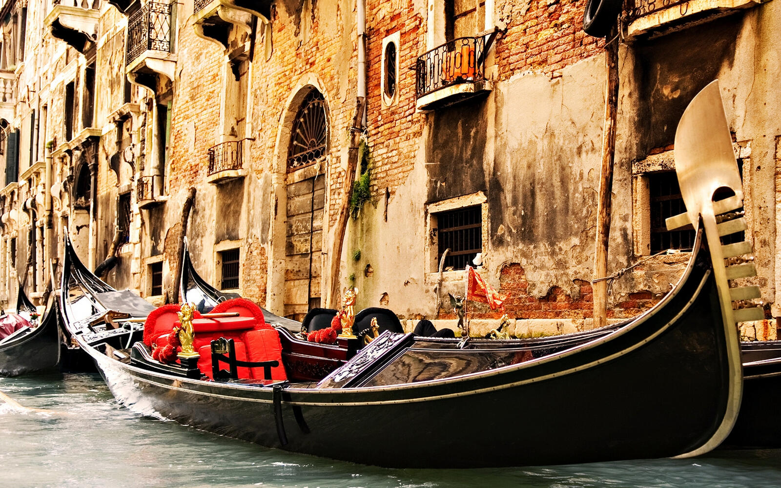 Wallpapers Venice canal gondolas on the desktop
