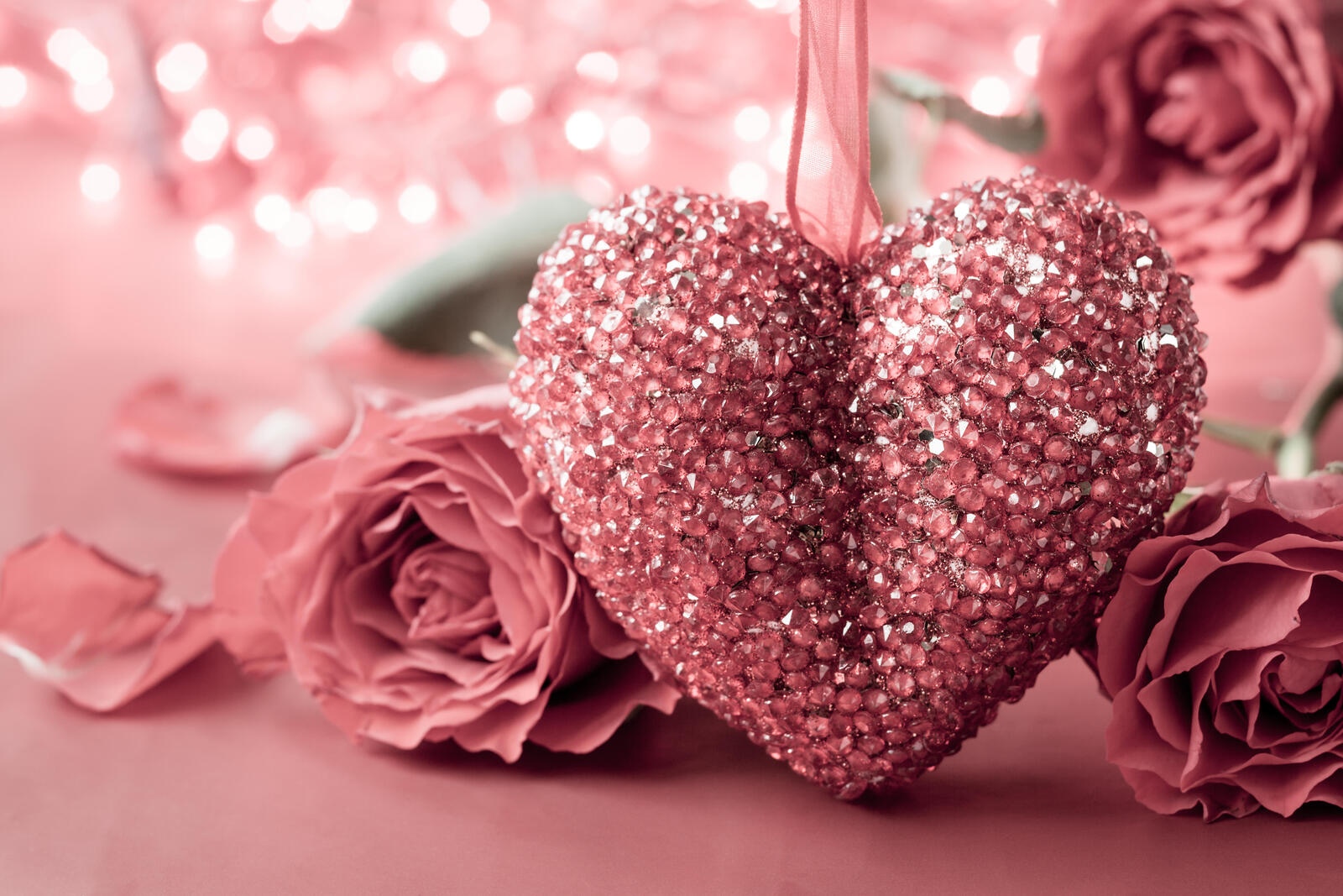 Розовое сердце на день влюбленных