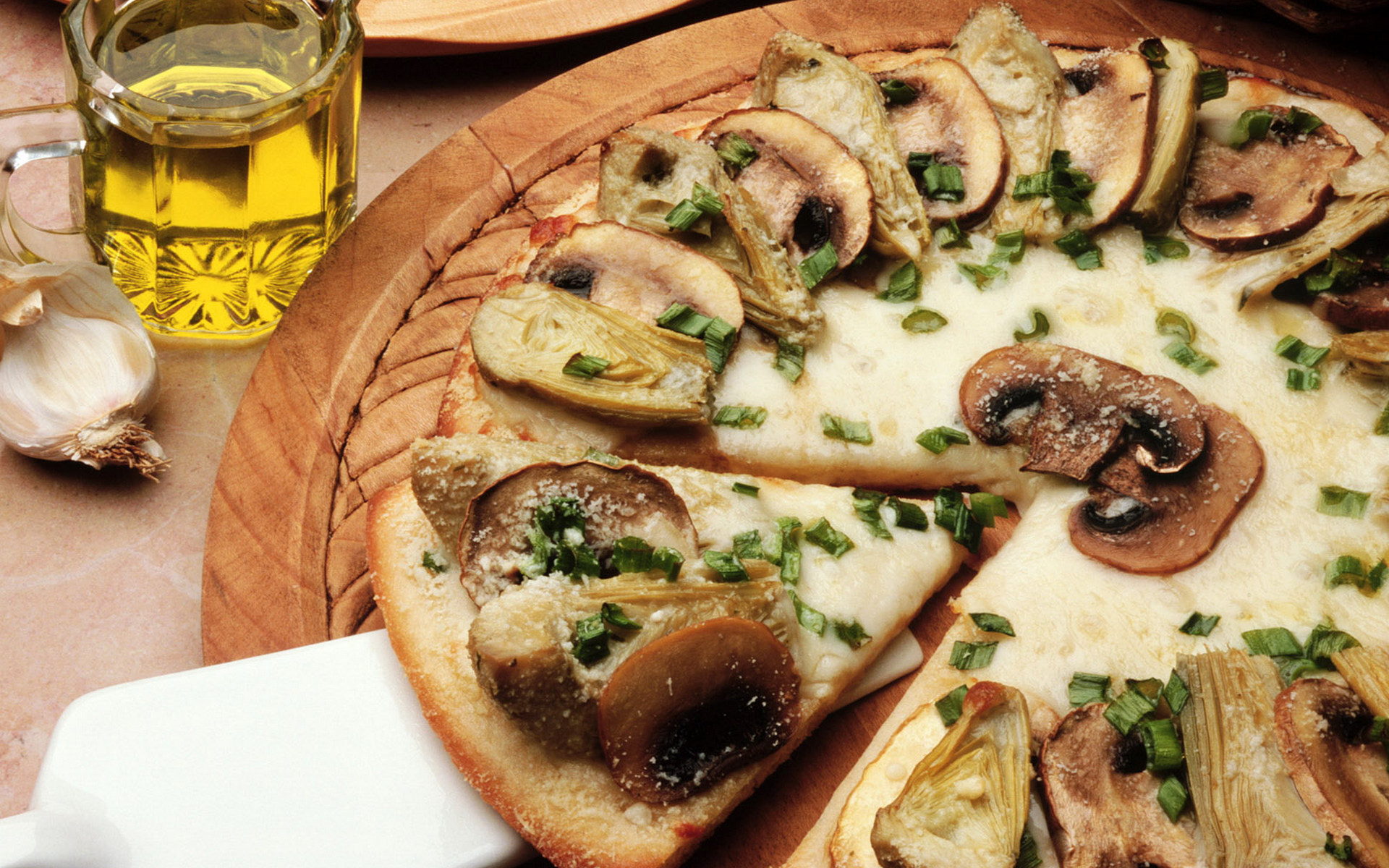 Wallpapers pizza mushrooms cheese on the desktop