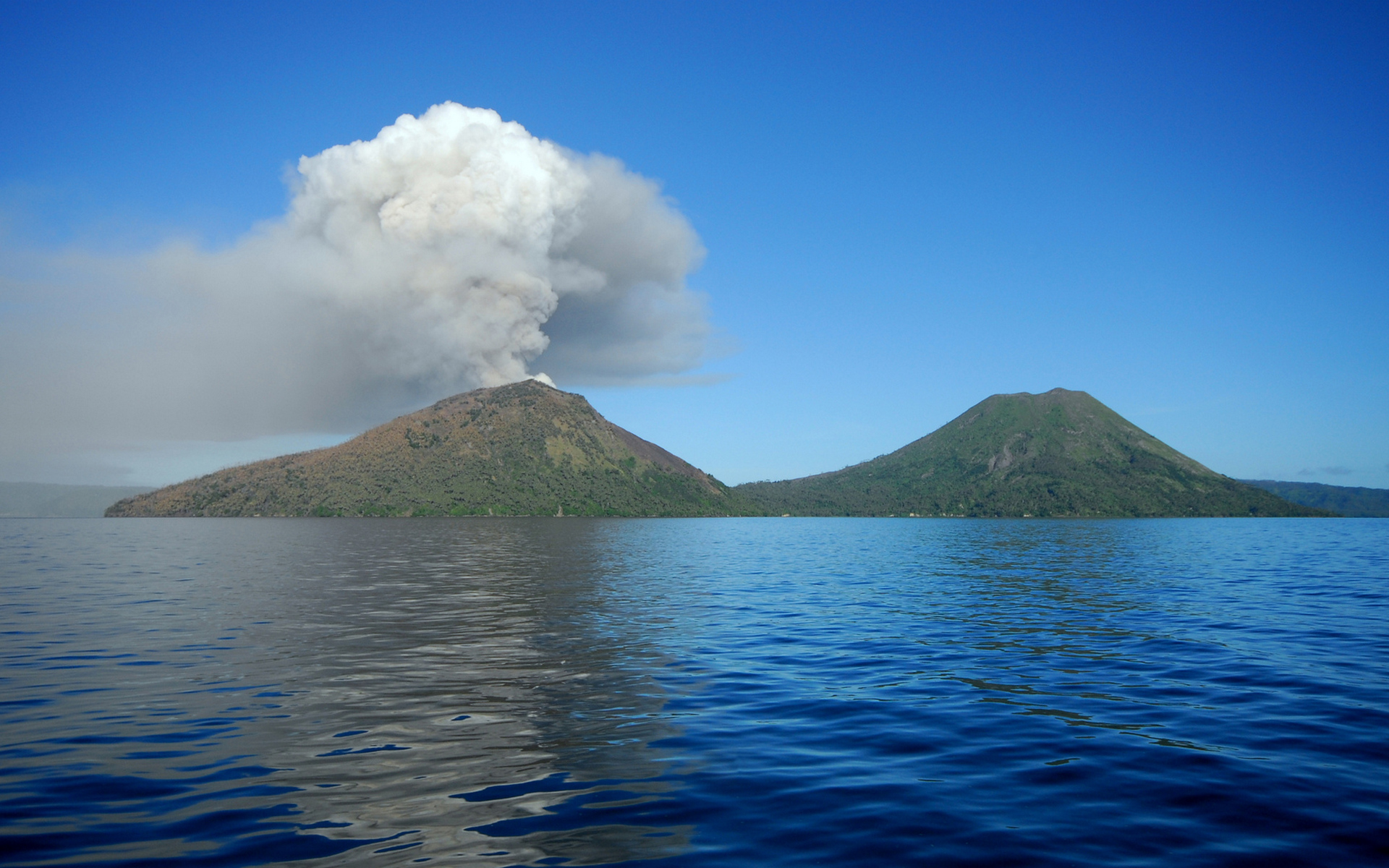 Обои море остров вулканы на рабочий стол