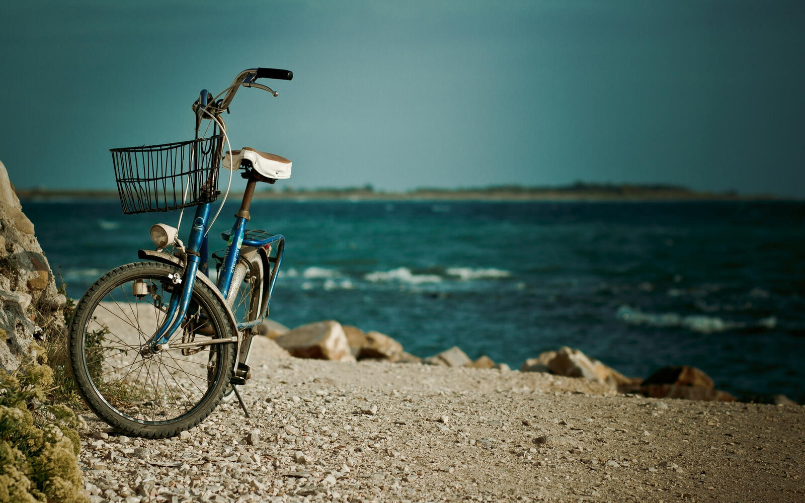 Wallpapers shore stones bicycle on the desktop