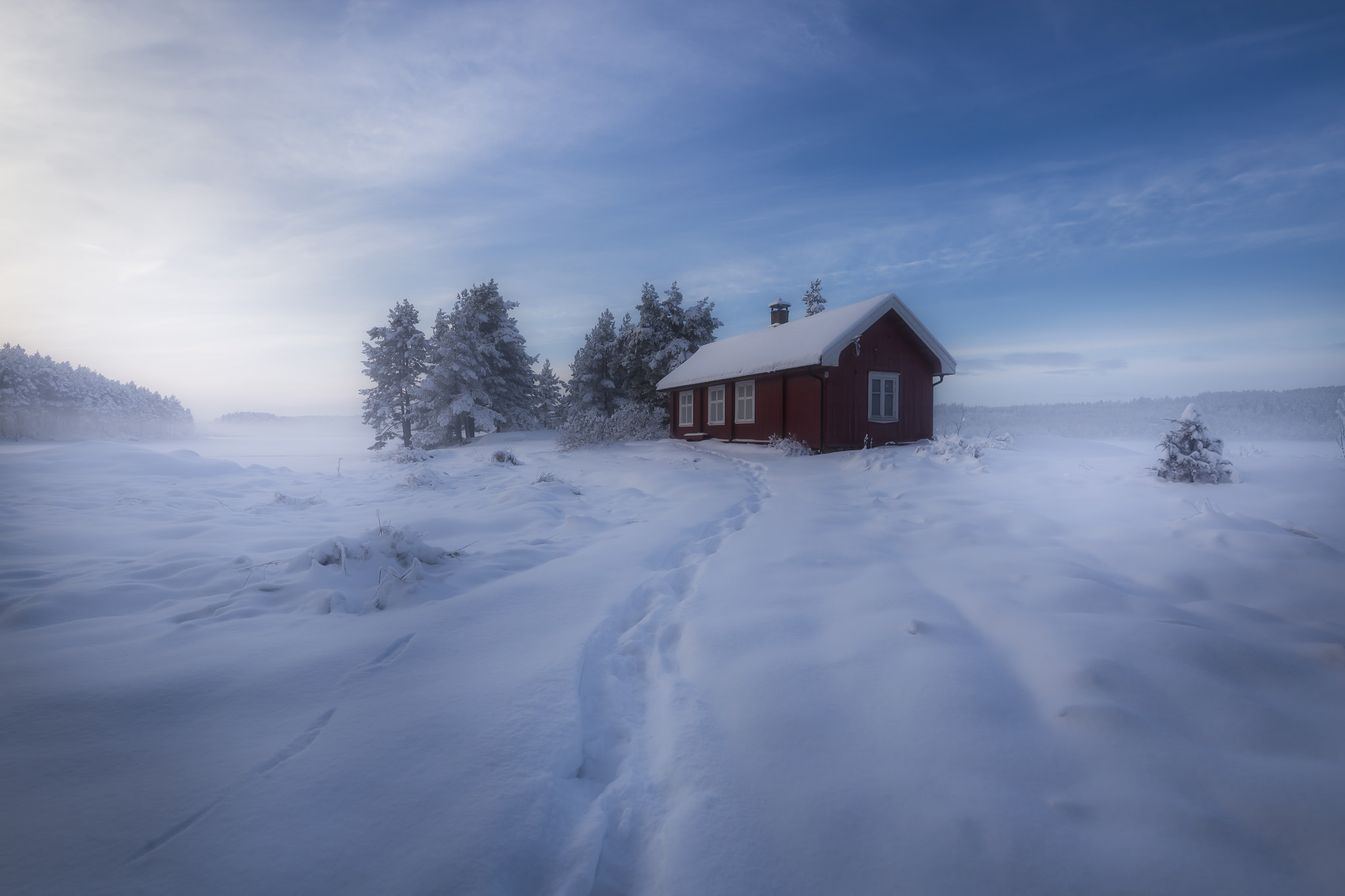 Одинокий дом зимой