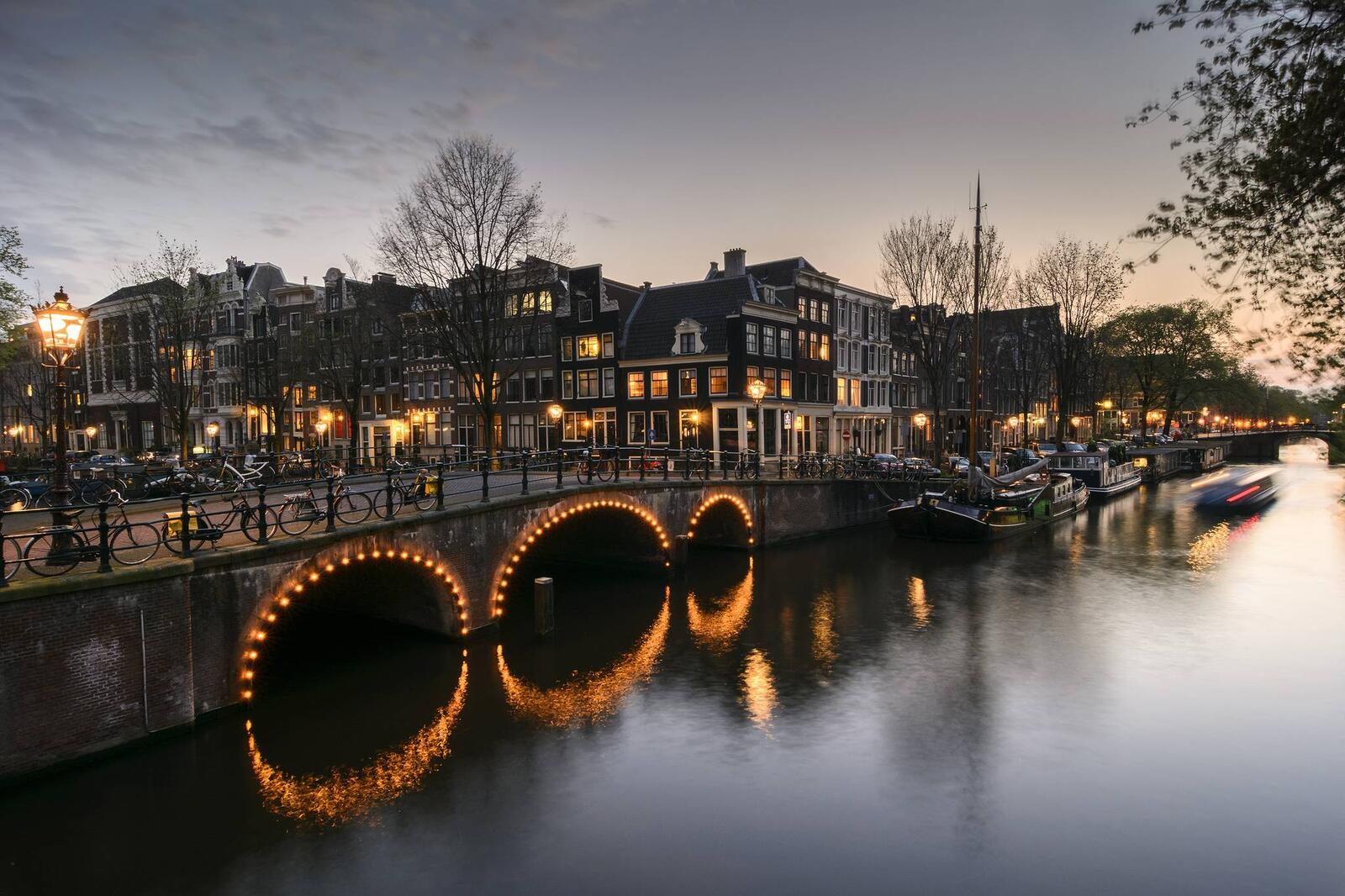 Обои город столица и крупнейший город нидерландов мост на рабочий стол