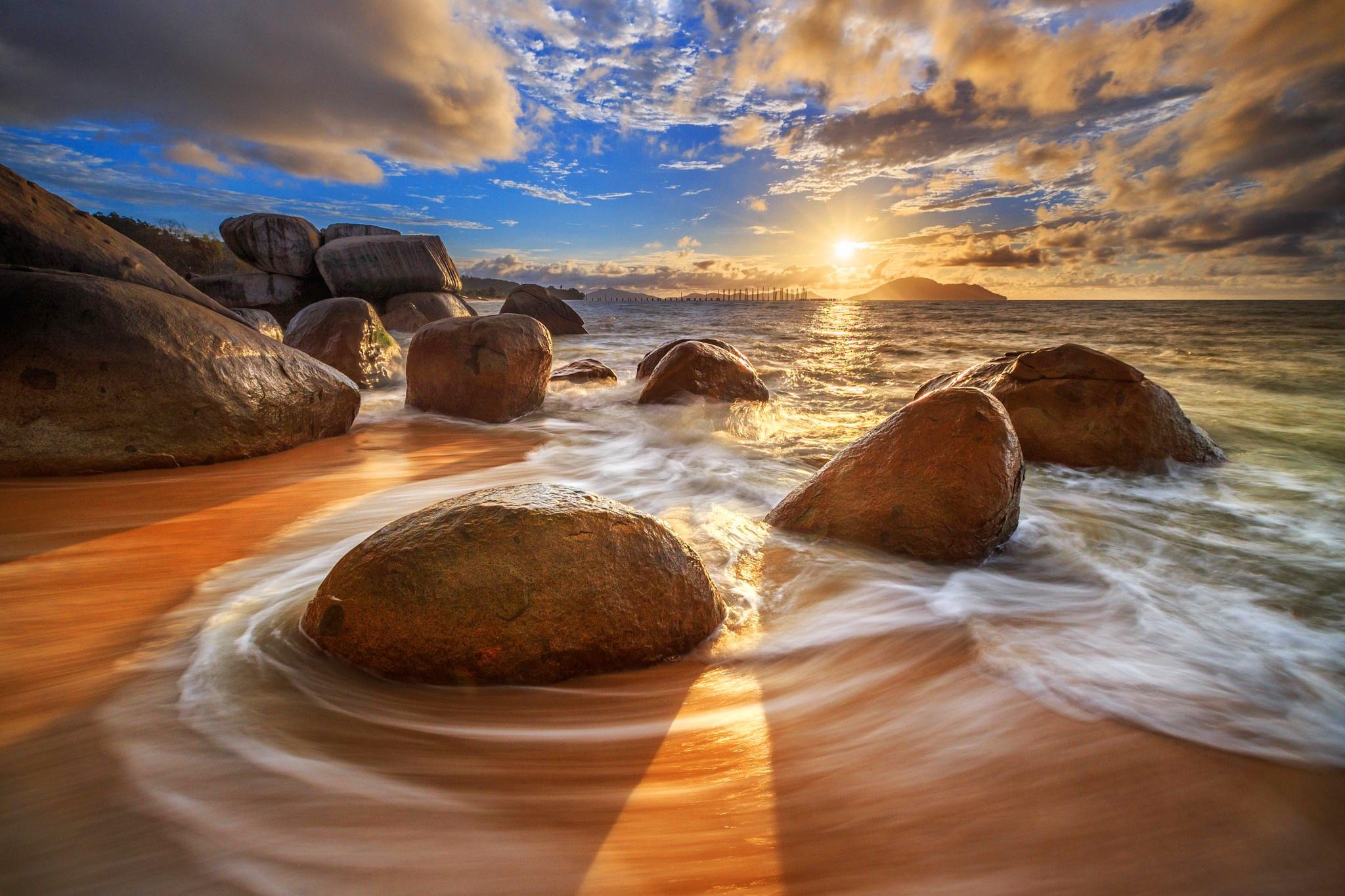 Фото бесплатно небо, вид с берега, камни в воде