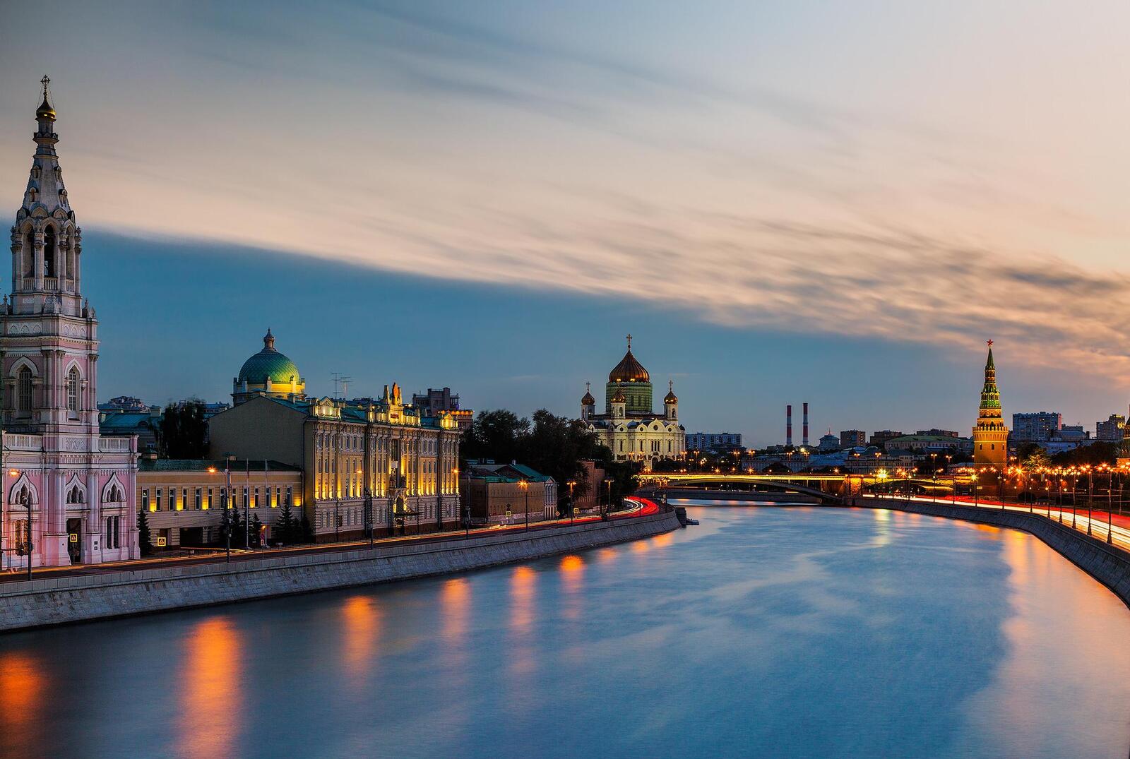 Wallpapers The banks of the Moscow river leading to the Cathedral of Christ the Savior in Moscow Russia on the desktop