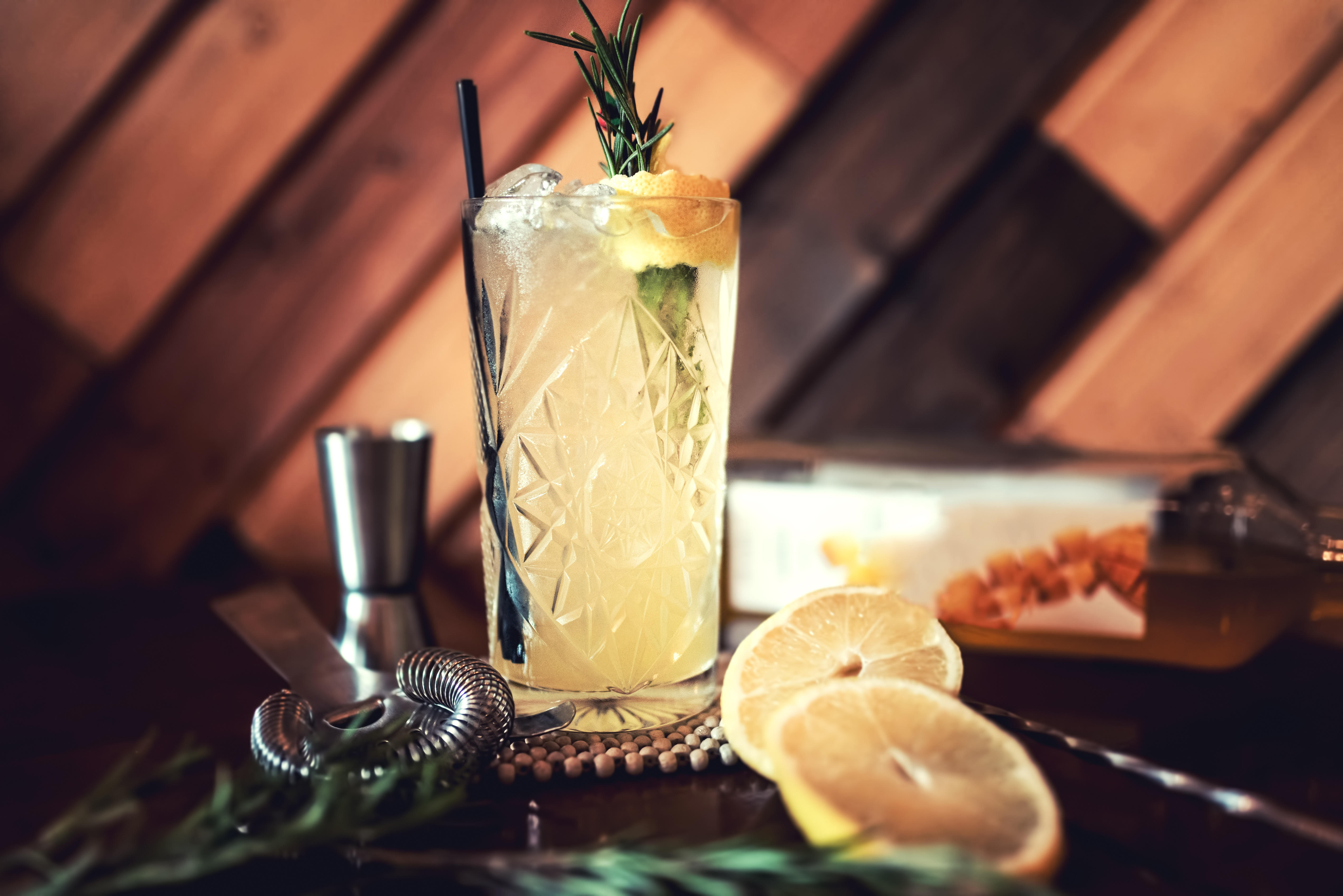 Обои алкогольный коктейль напиток лимон на рабочий стол