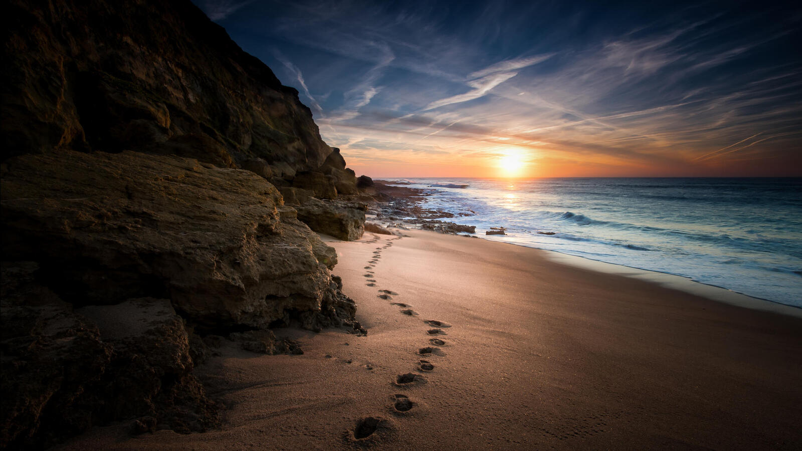 Wallpapers footprints shore beach on the desktop