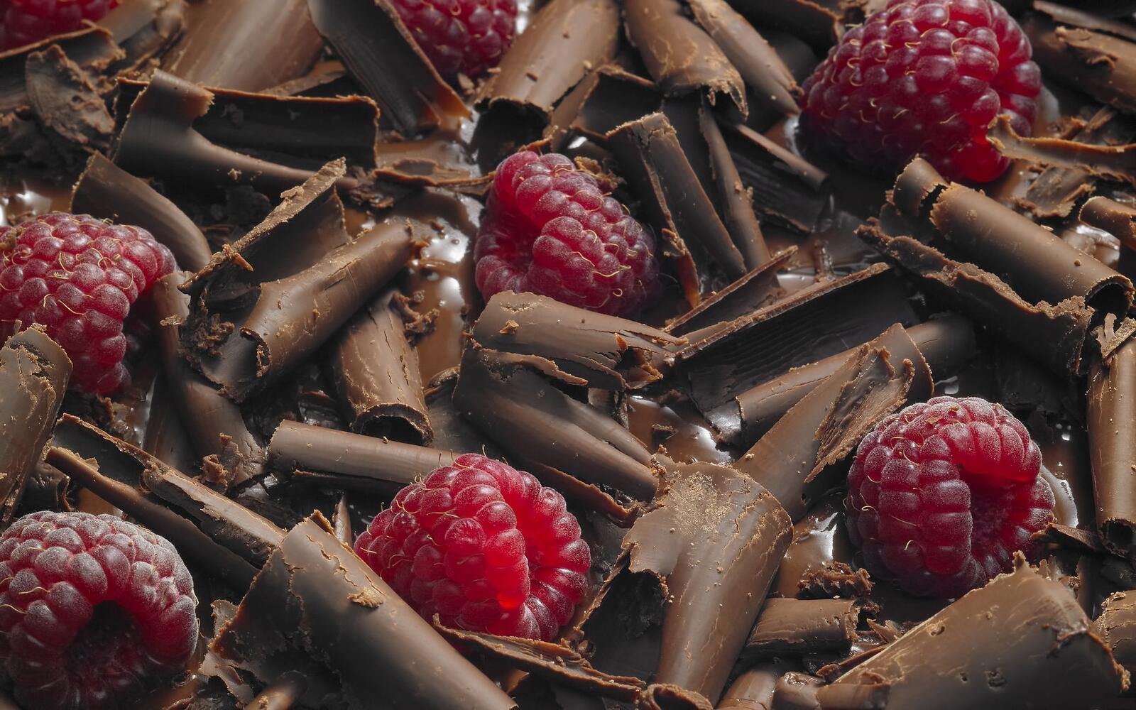 桌面上的壁纸巧克力 芯片 莓果