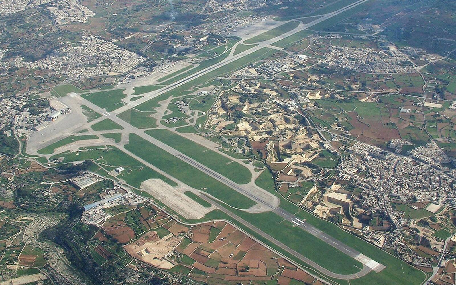 Wallpapers airport runway roads on the desktop