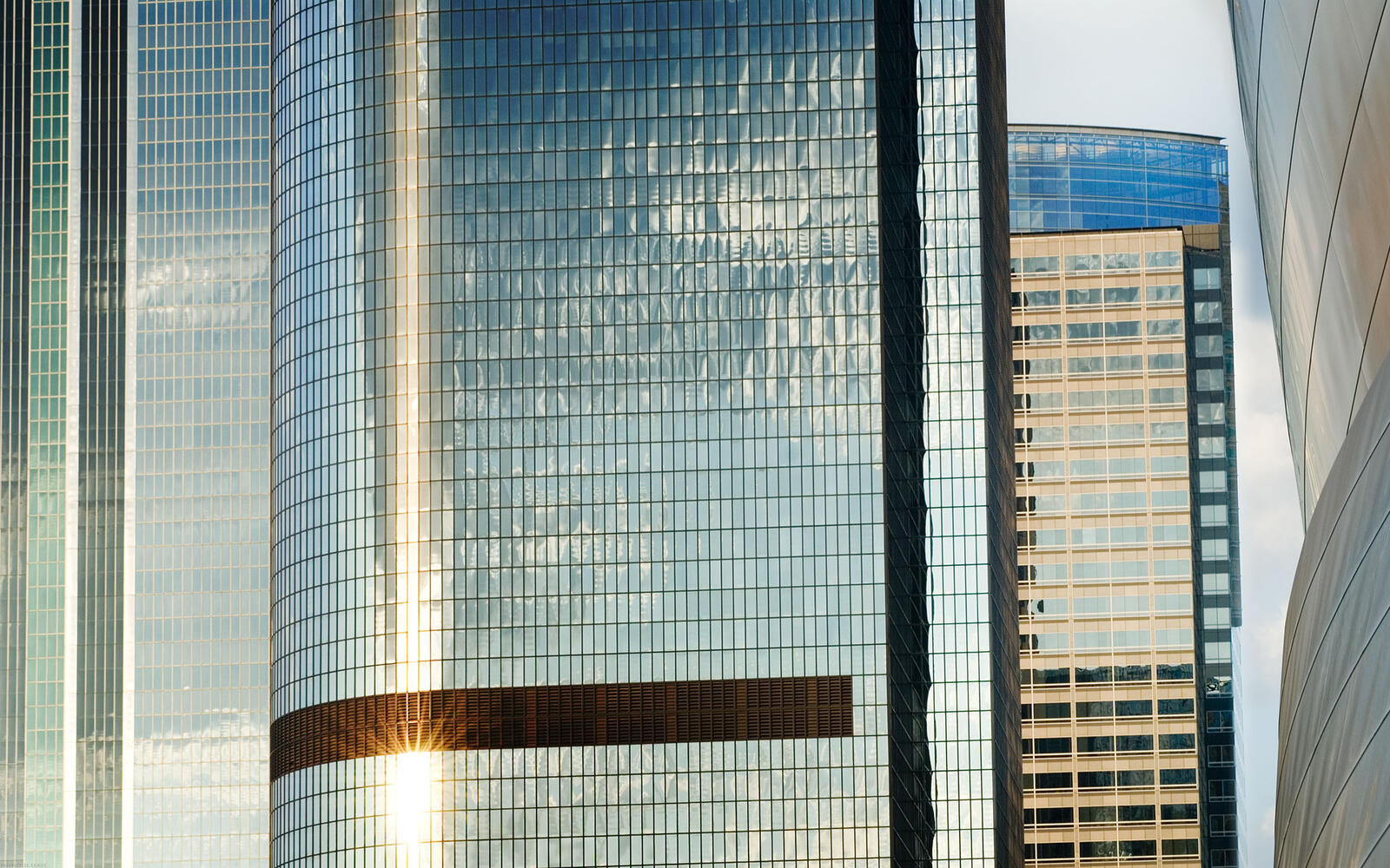 Обои здания высотки стекло на рабочий стол