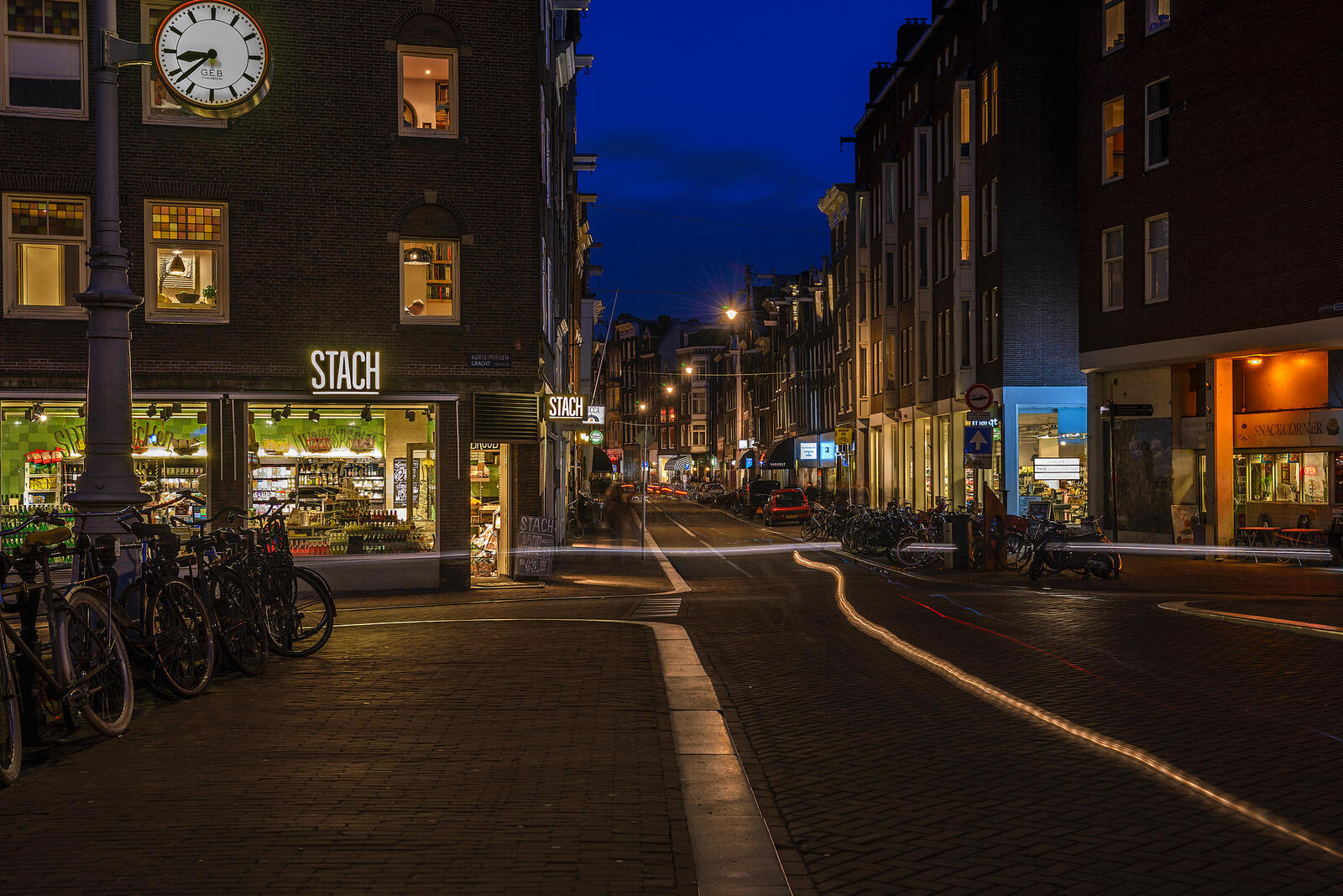 Обои ночная улица Амстердам Голландия на рабочий стол