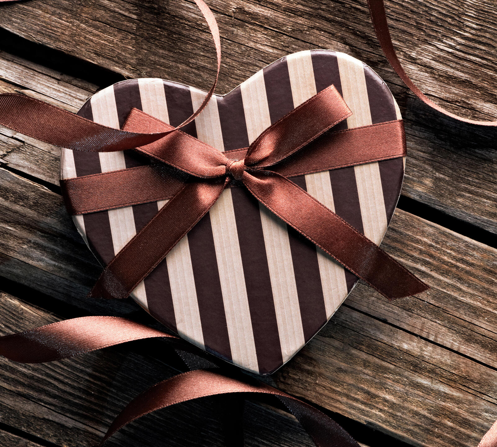 Wallpapers Valentine s day gift ribbon on the desktop