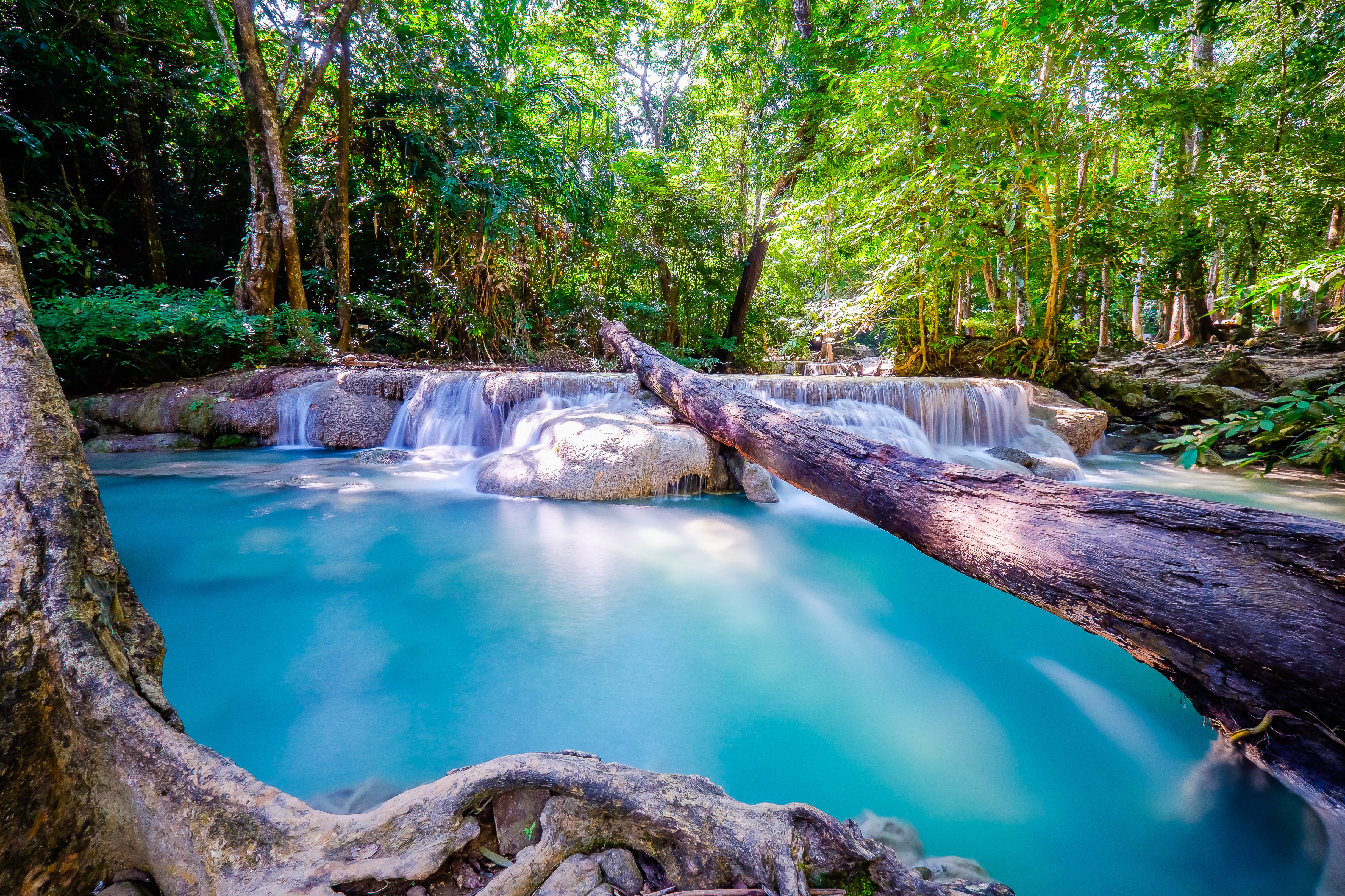 Waterfall at Bokarani National Park, Thailand загрузить