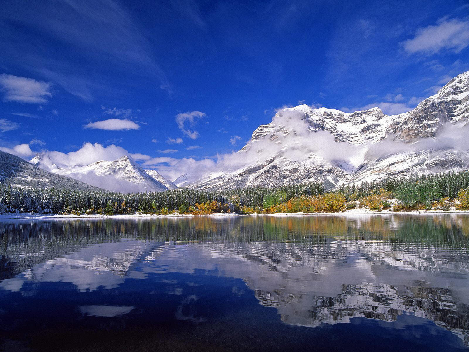 Обои озеро отражение снег на горах на рабочий стол