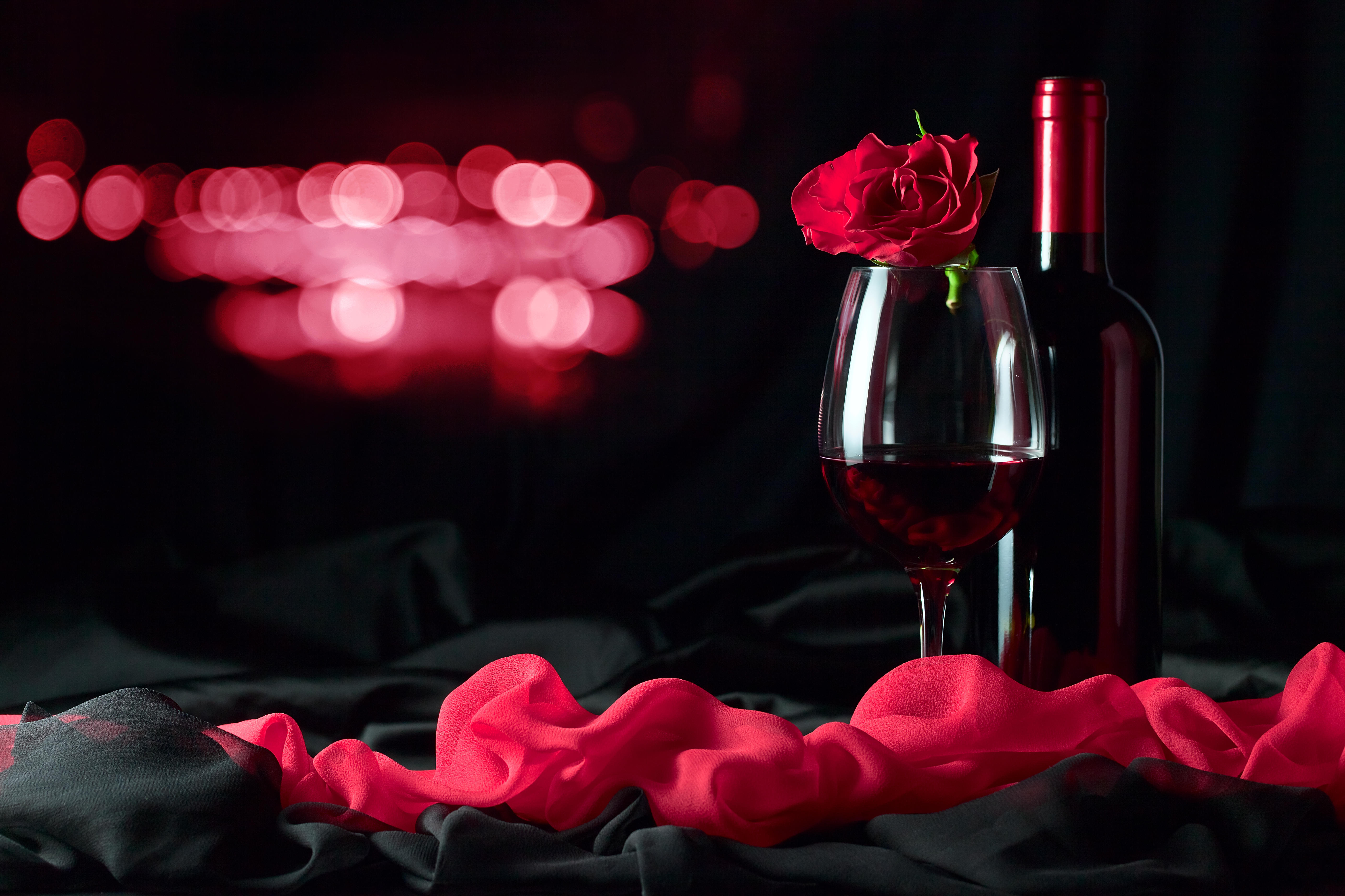 桌面上的壁纸玻璃杯 浪漫 情人节