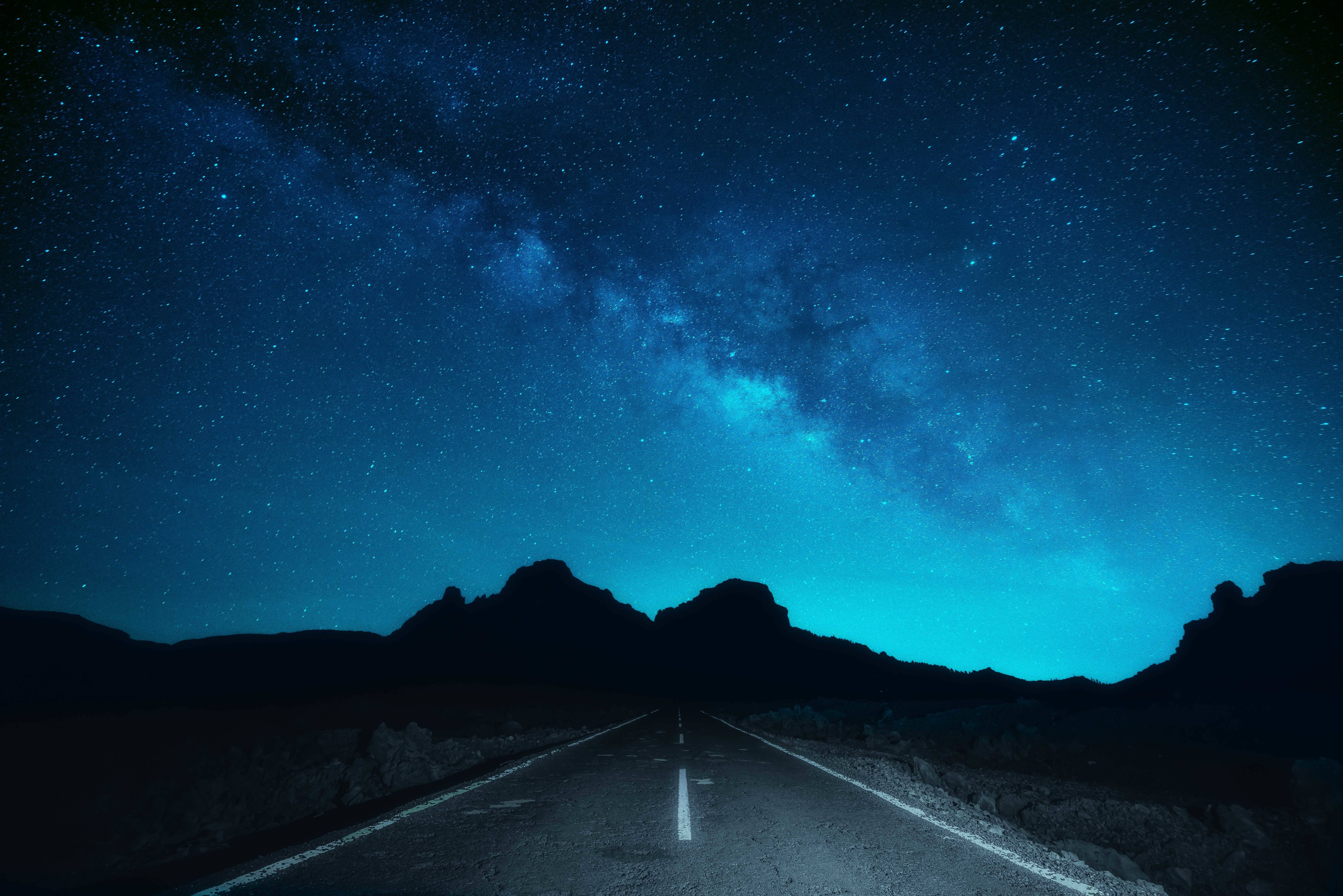 Обои дорога под ночным небом звезды млечный путь на рабочий стол