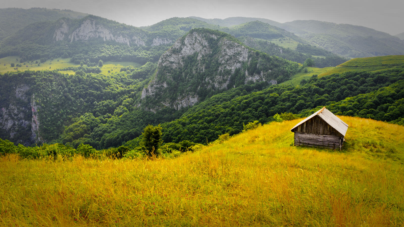 Wallpapers small house landscape Romania on the desktop