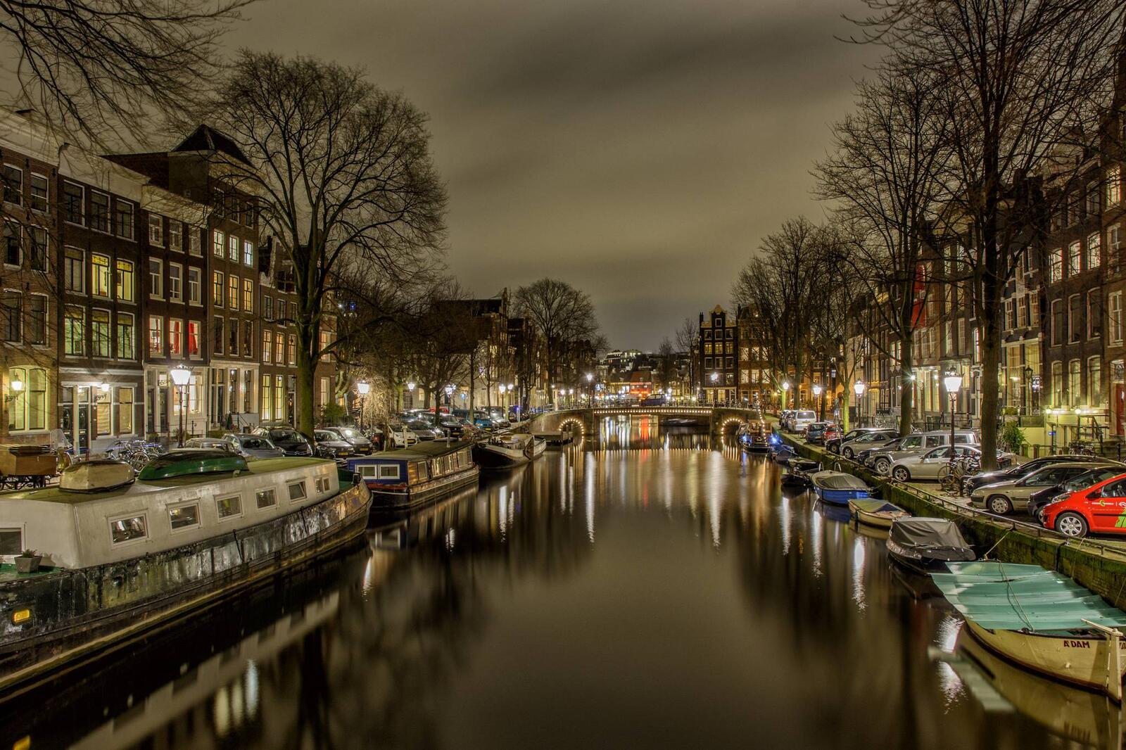 Бесплатное фото Заставка столица и крупнейший город нидерландов, нидерланды на рабочий стол бесплатно