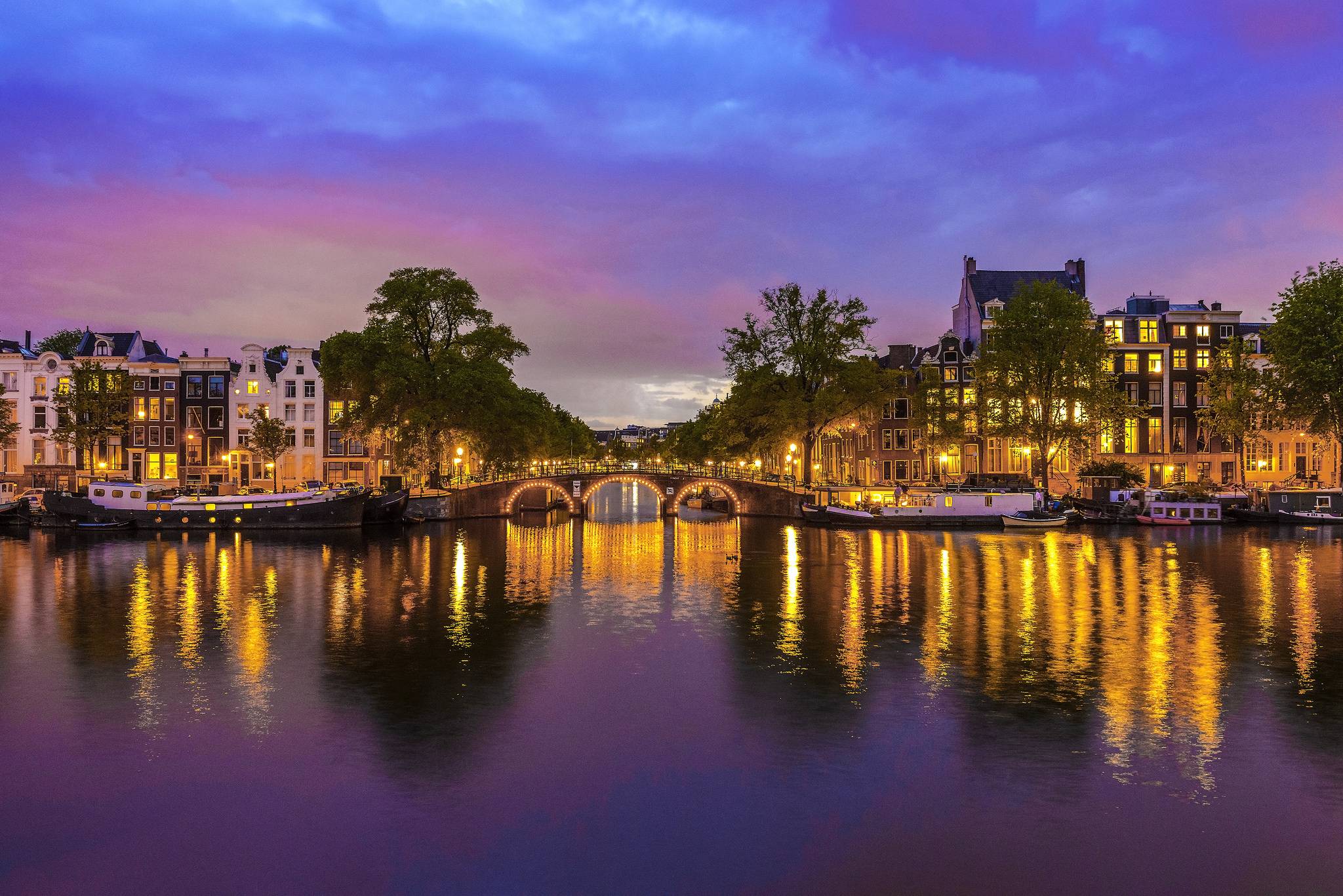 Wallpapers night city Holland located in the province of North Holland on the desktop