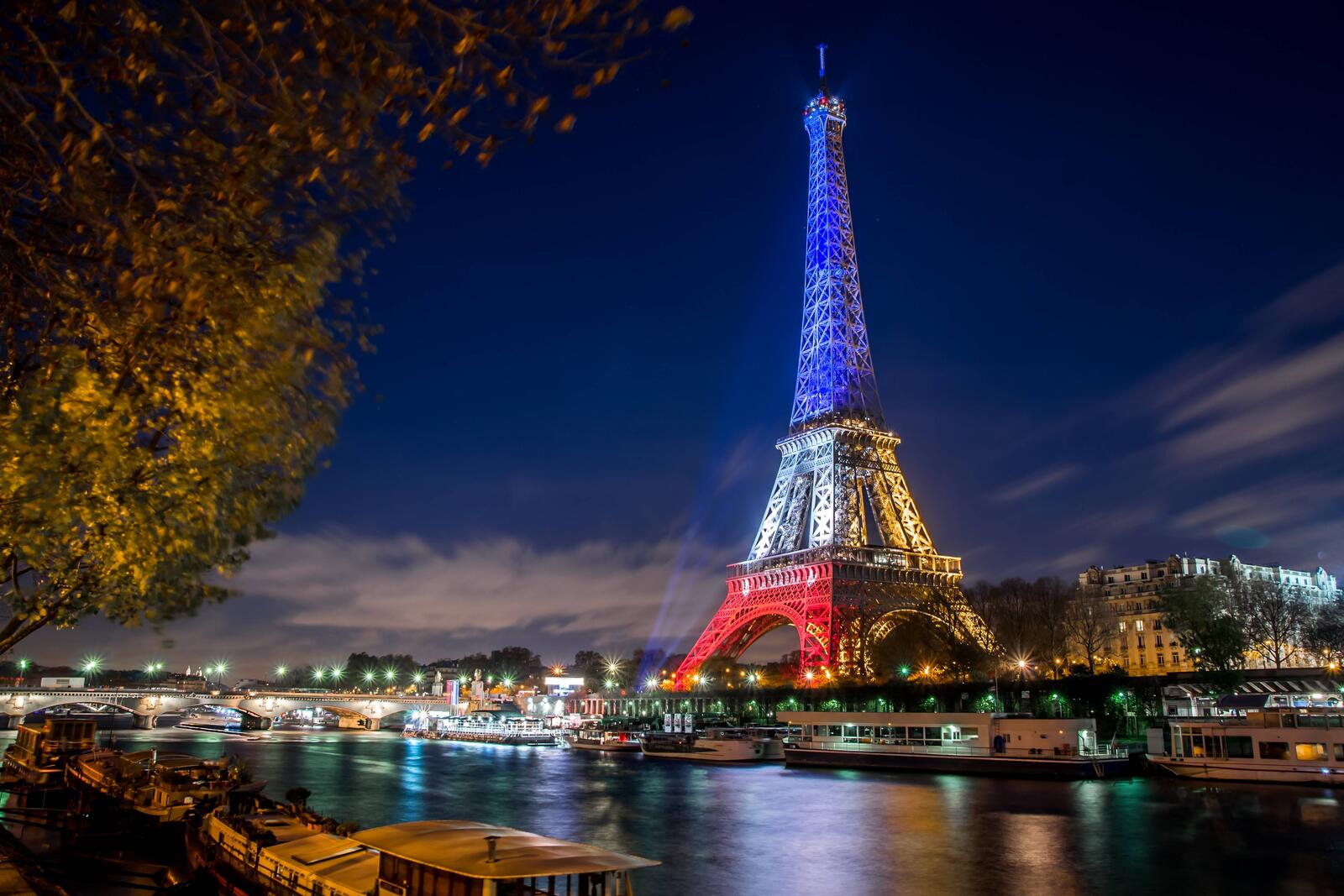 Обои Франция ночная улица Эйфелева Башня на рабочий стол
