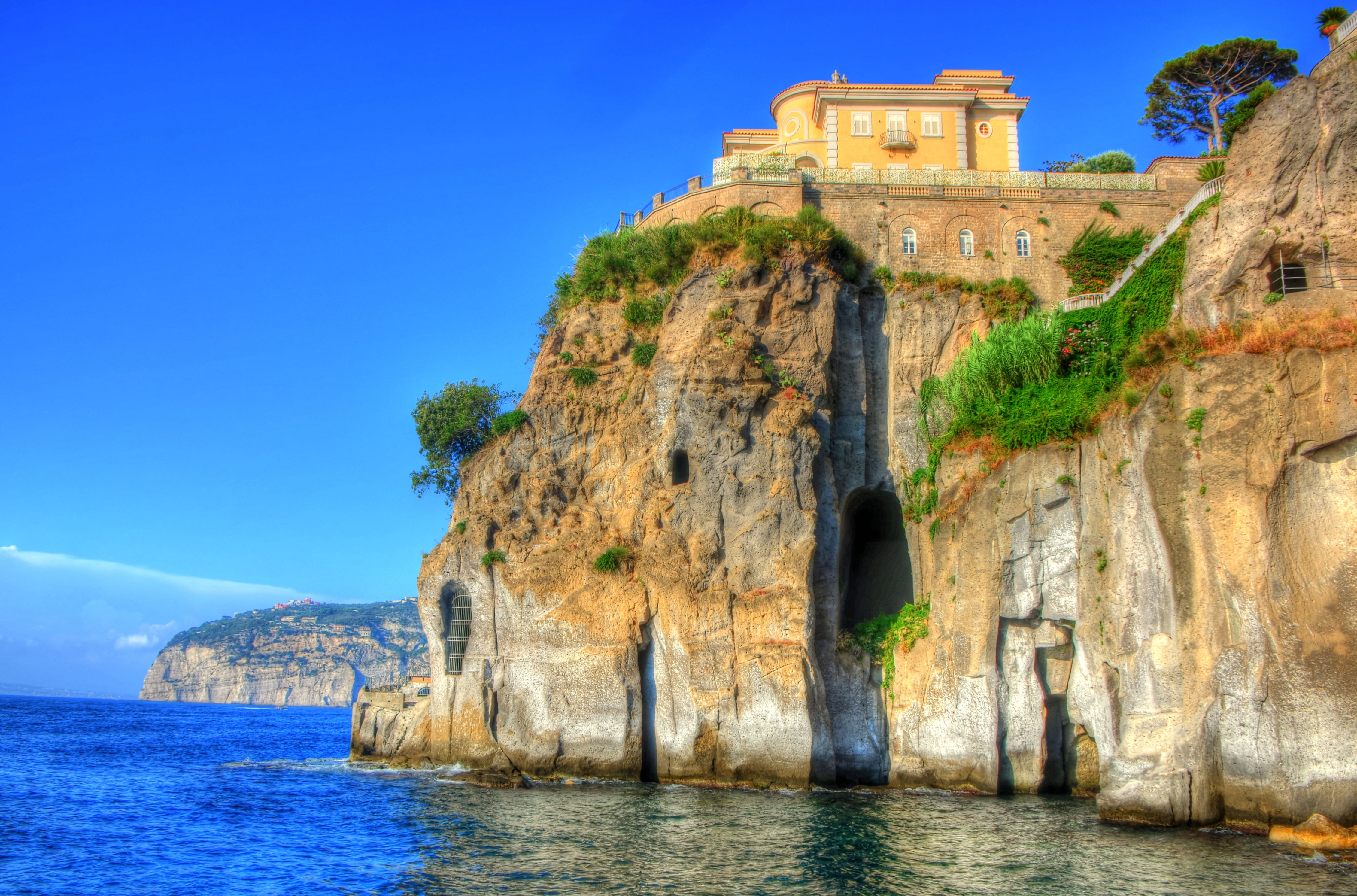 Wallpapers MANSION ON A CLIFF SORRENTO ITALY landscapes on the desktop