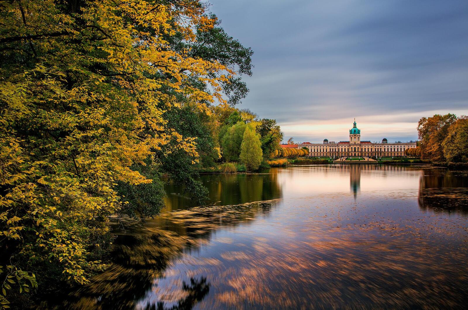 Обои Дворец Шарлоттенбург Берлин осень на рабочий стол