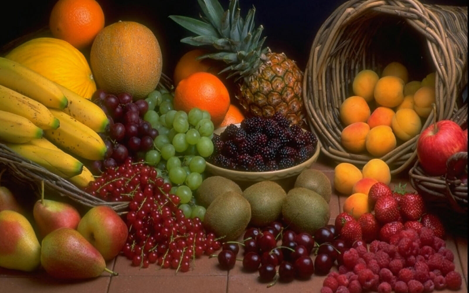 Wallpapers baskets fruits berries on the desktop