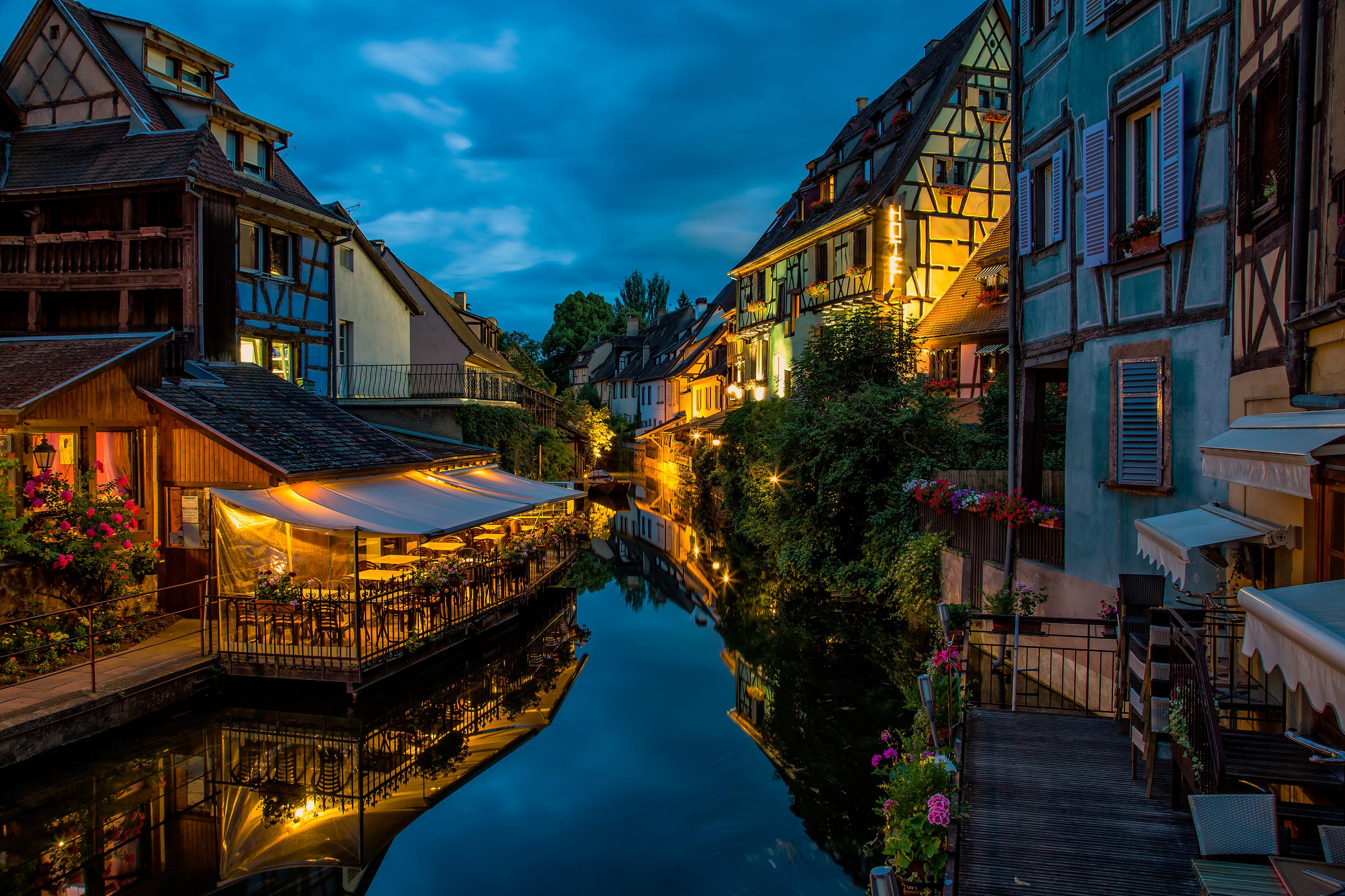 Живописный город. Город Кольмар Франция. Город Кольмар Франция ночью. Colmar Франция природа. Местечко Alsace.