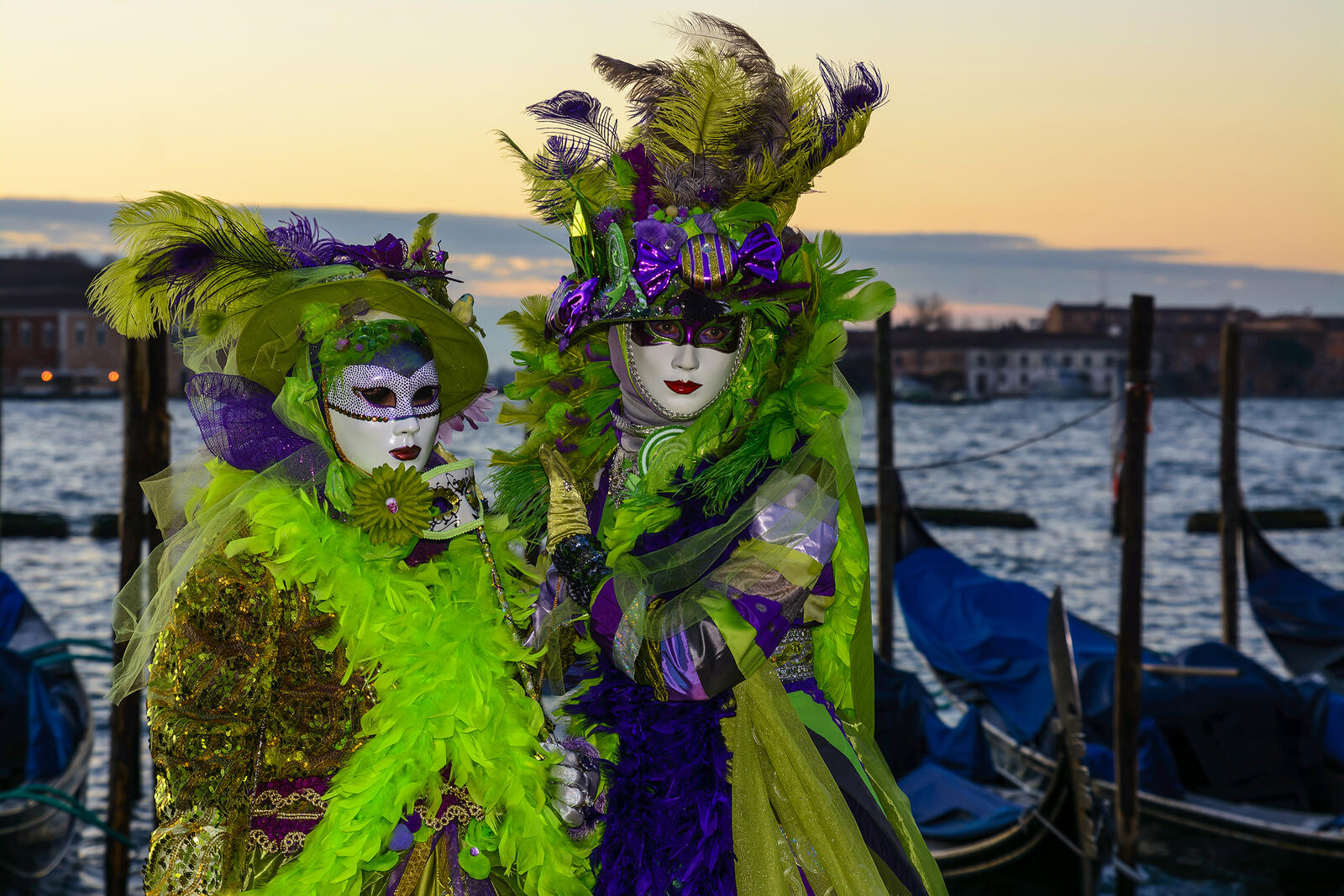 Wallpapers Venetian carnival Venetian masks outfits on the desktop