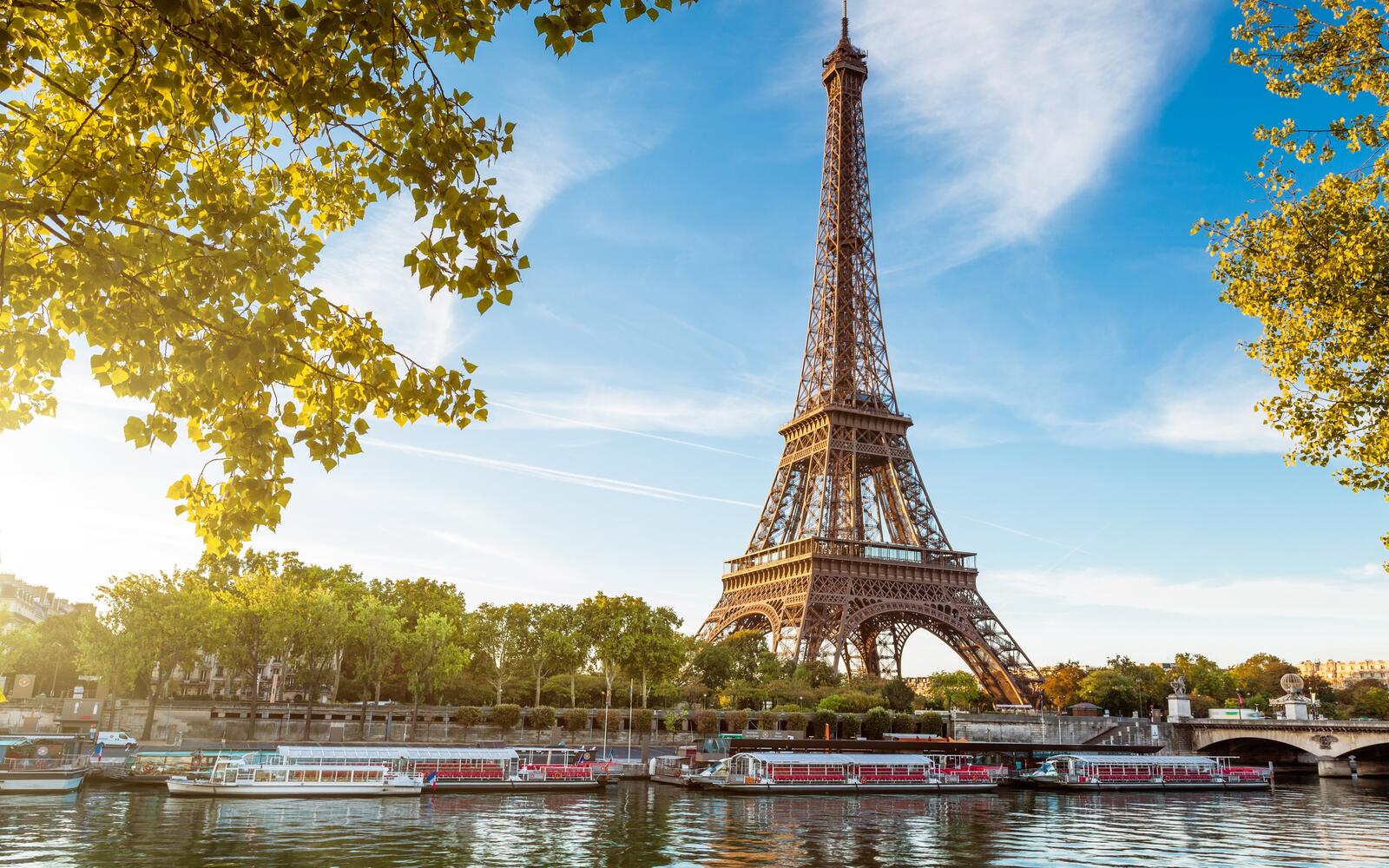 Обои Париж эйфелева башня речка на рабочий стол