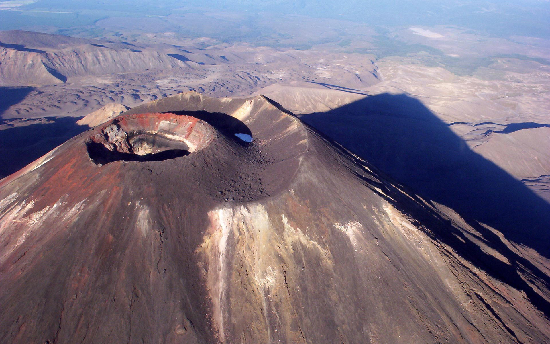 Обои горы вулкан кратер на рабочий стол