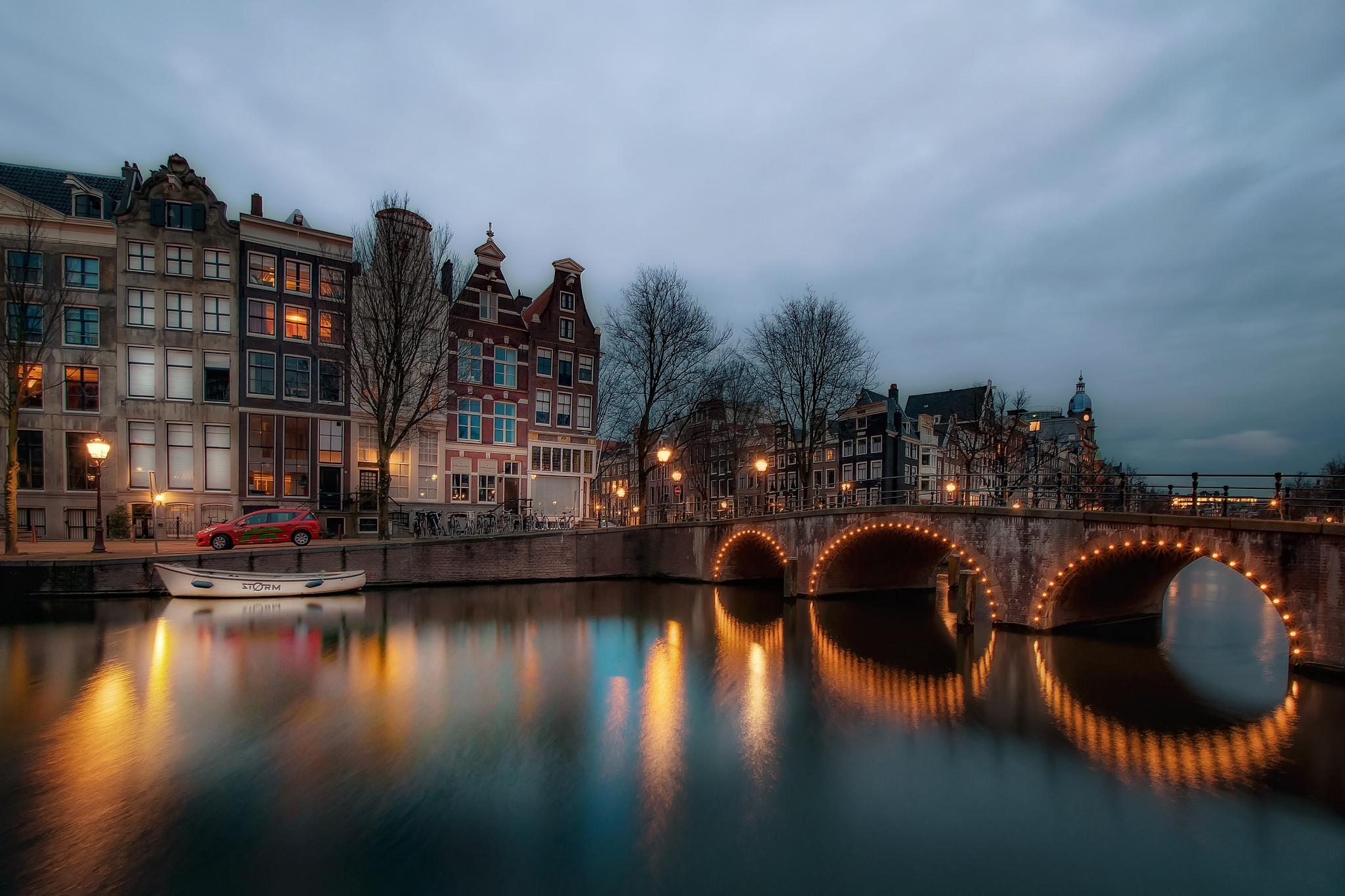 桌面上的壁纸晚上 阿姆斯特丹 河流