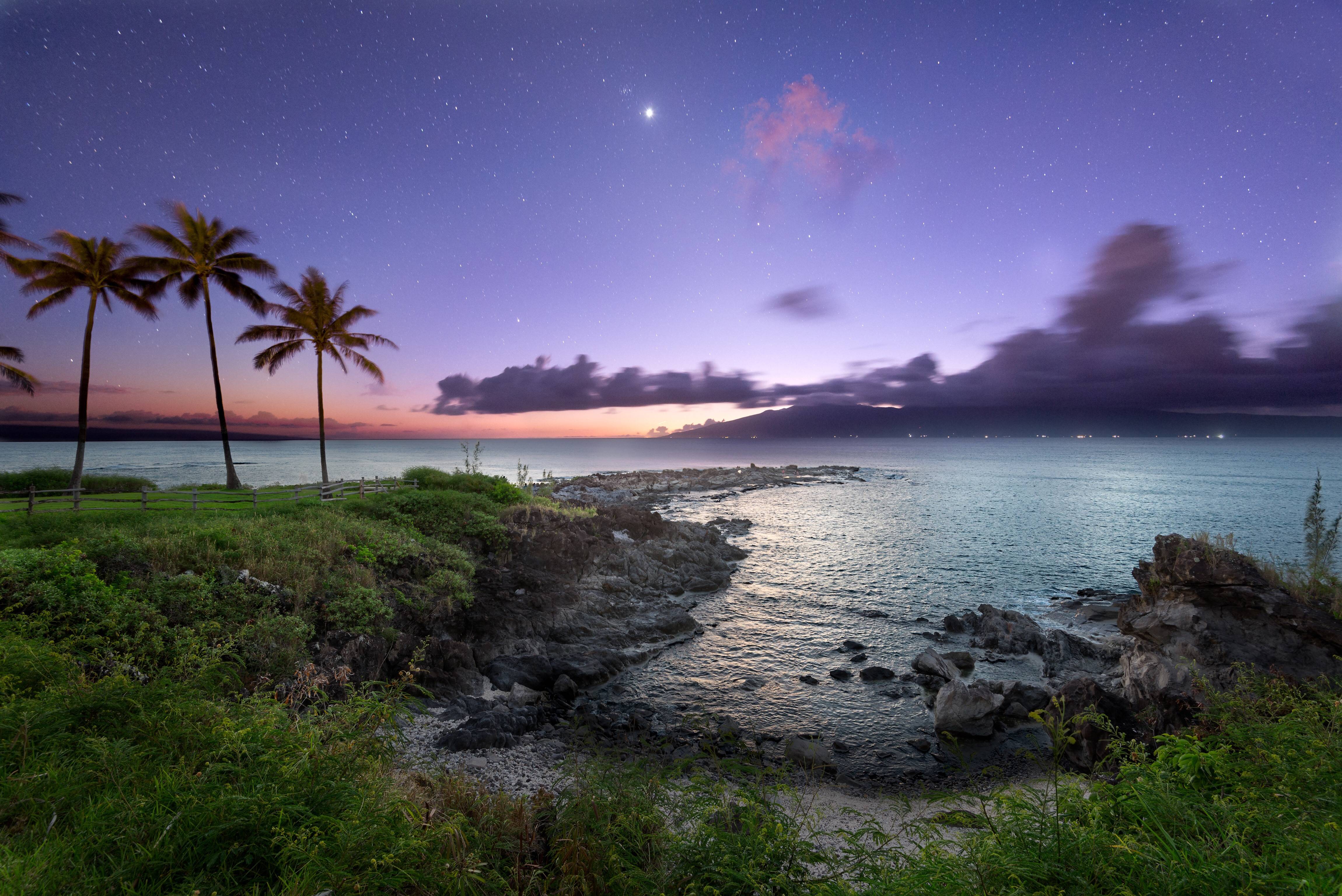 Ночь у береша. Тихий океан Гавайи. Пляж ночью. Ночное море. Море Гавайи.
