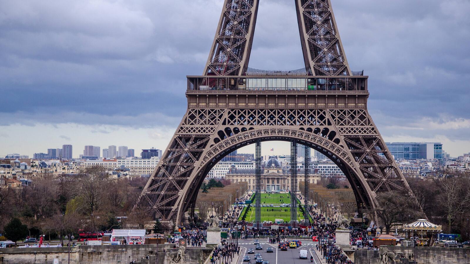 Обои Эйфелева Башня день Париж на рабочий стол