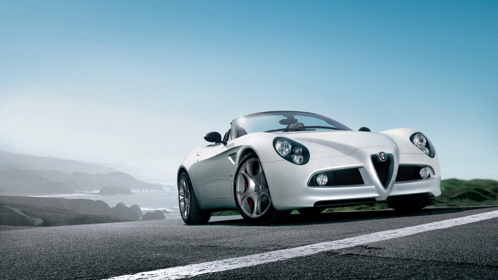 Wallpapers alpha Romeo cabriolet white on the desktop