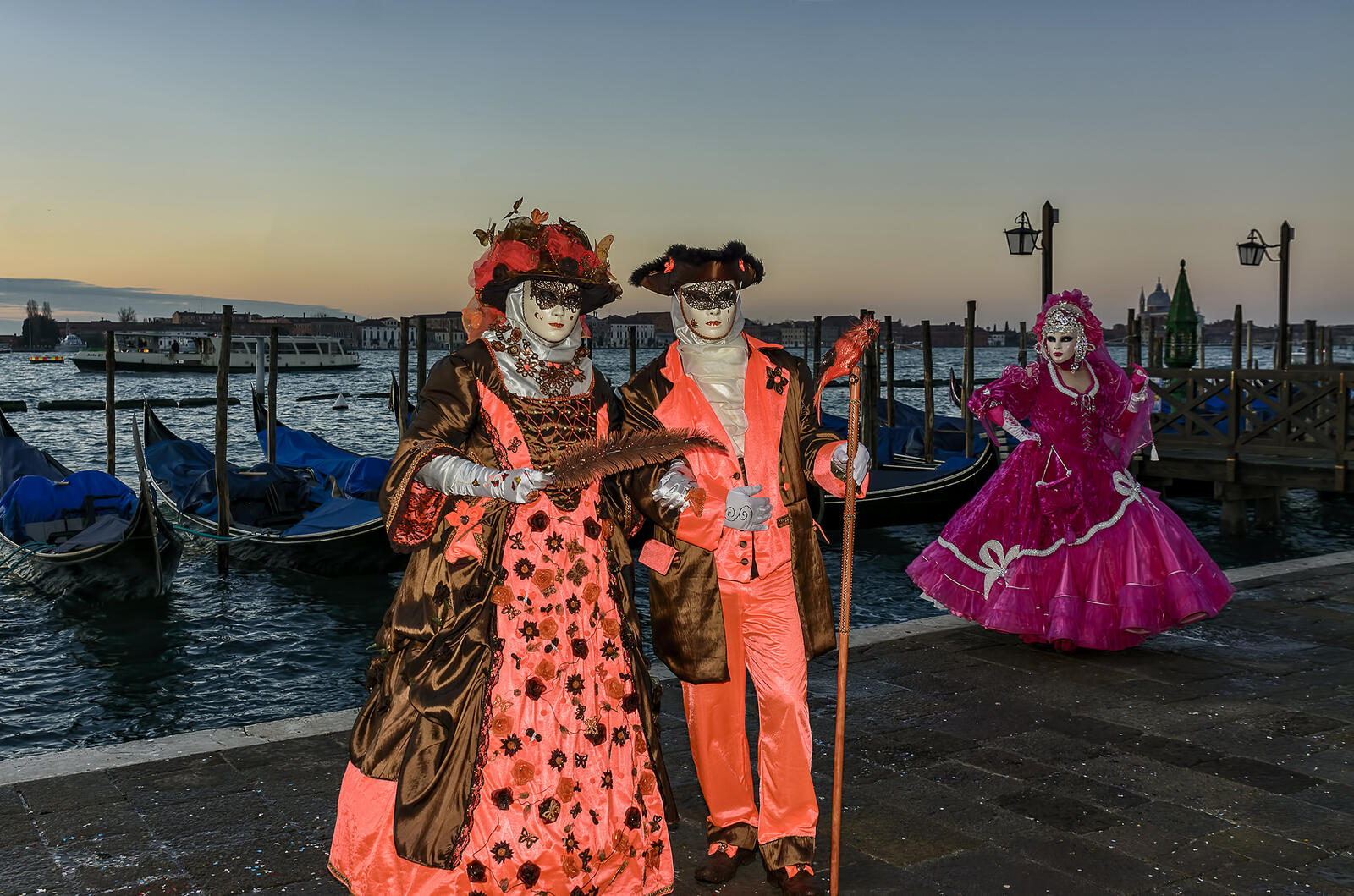 Обои Венецианский костюм венецианский карнавал венецианская маска на рабочий стол