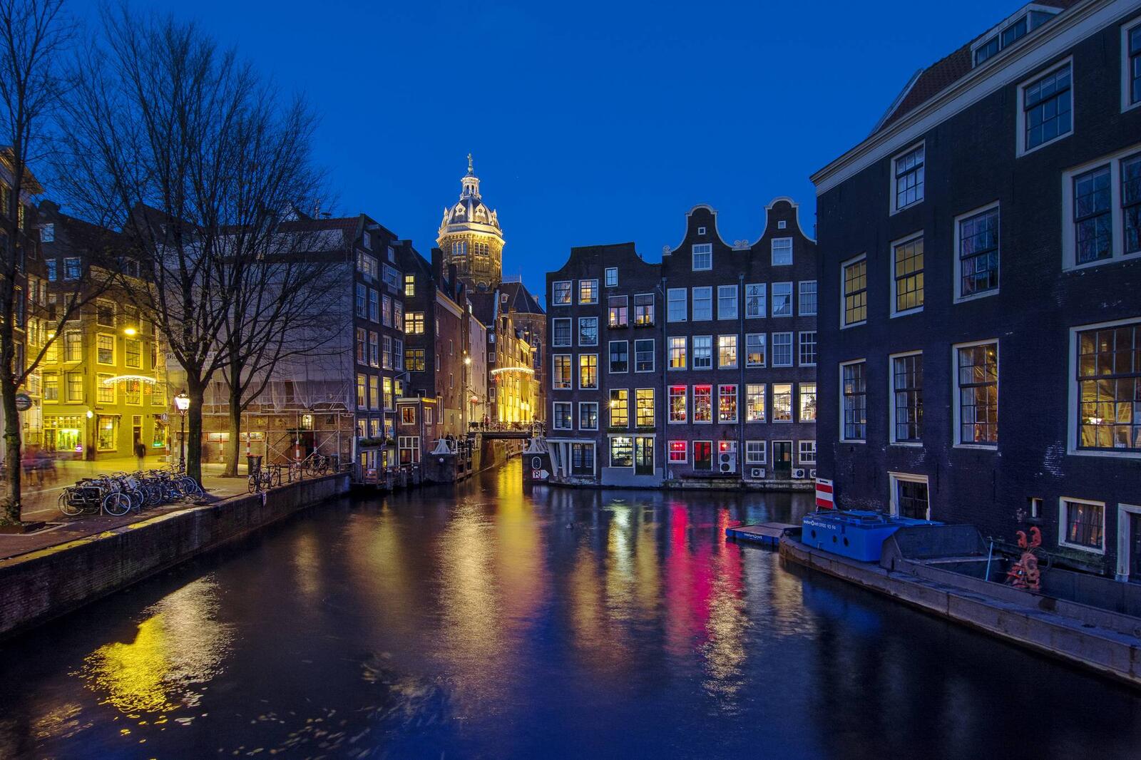Обои река город столица и крупнейший город нидерландов на рабочий стол