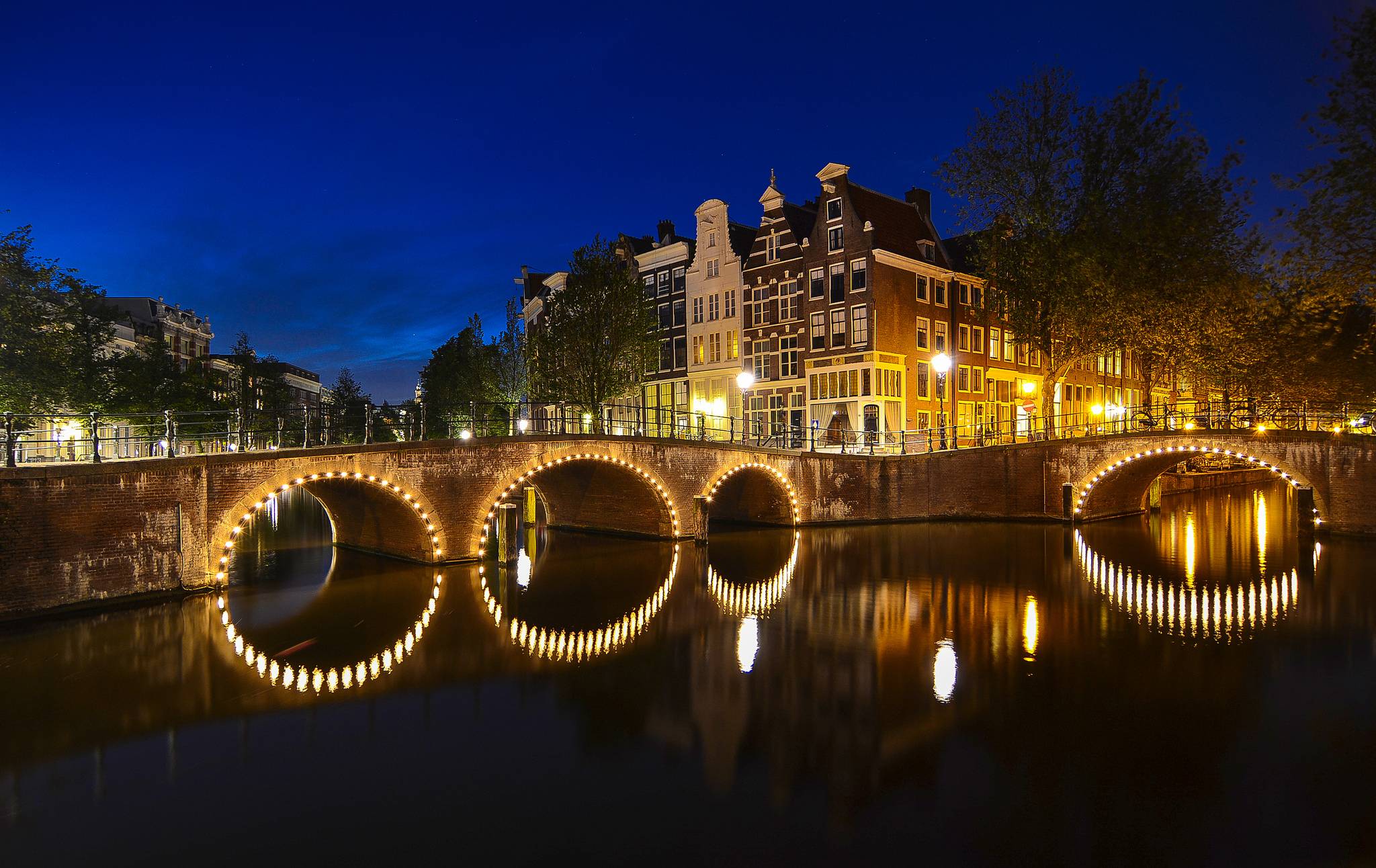 Обои Амстердам канал темно на рабочий стол