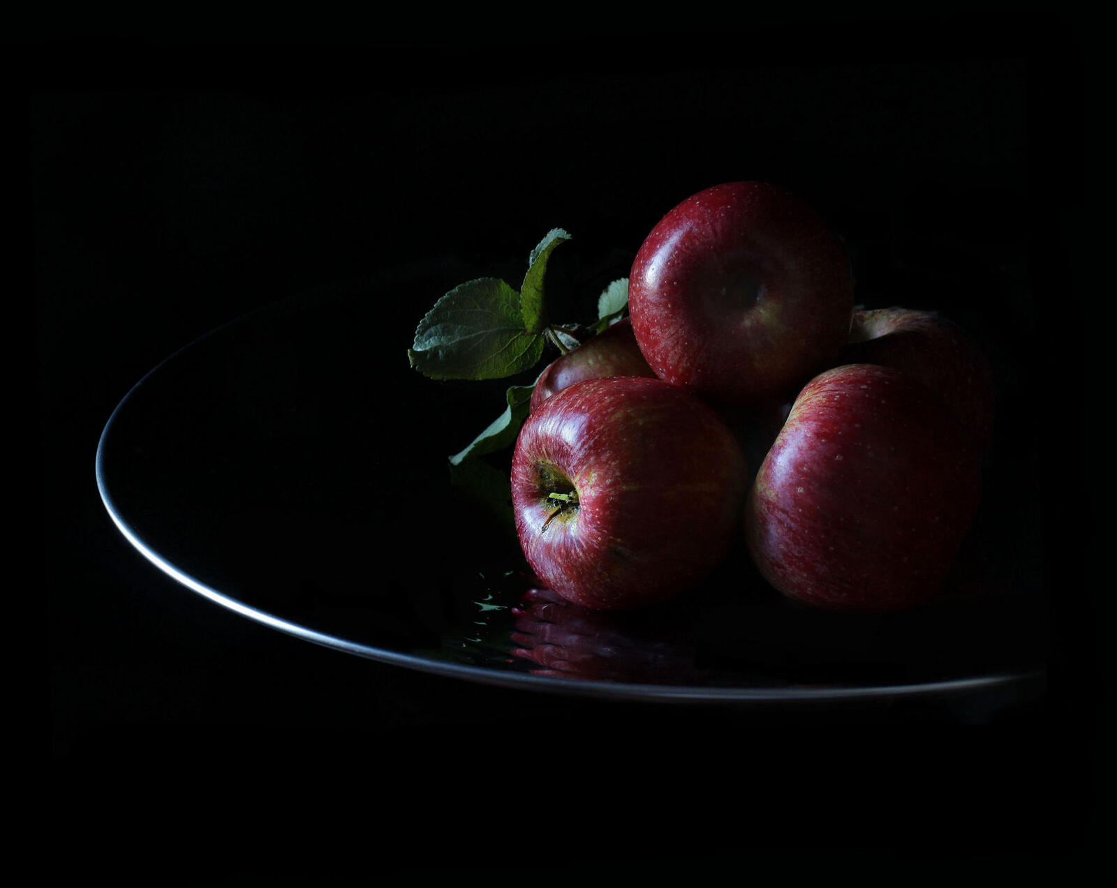 Wallpapers dish apples fruit on the desktop