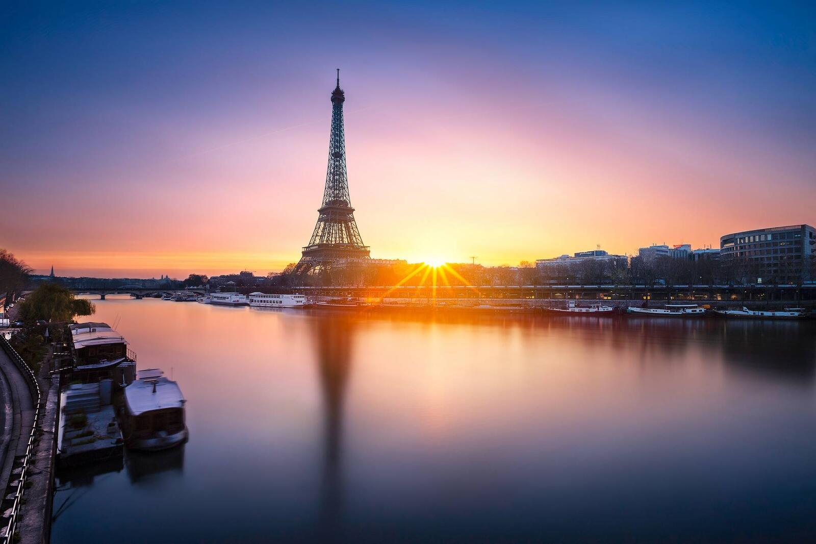 Обои город Париж солнечный свет на рабочий стол