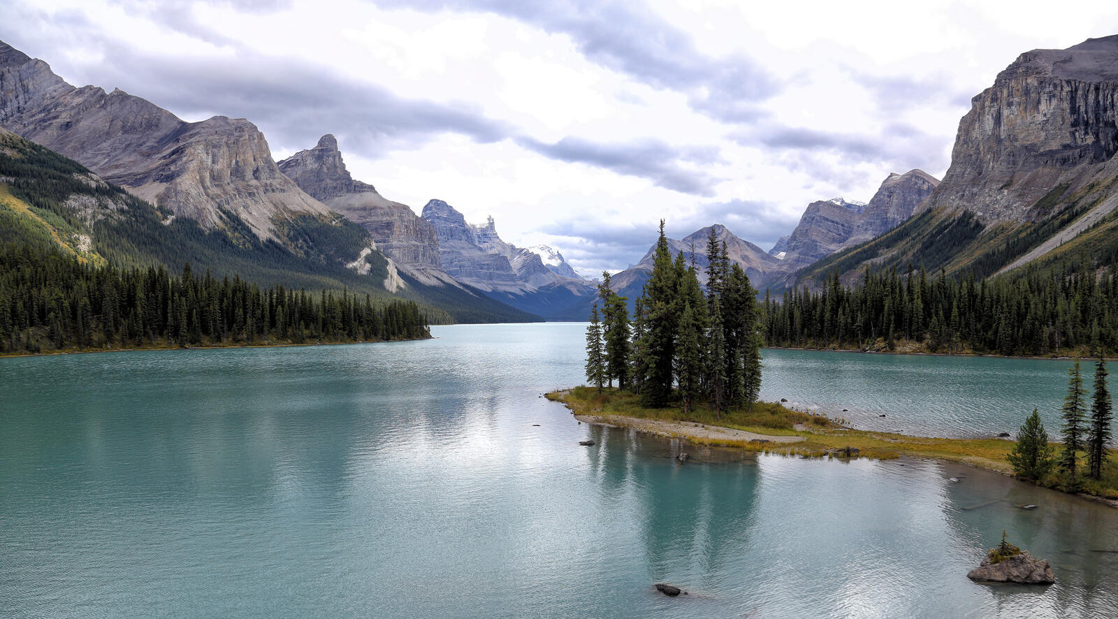 Wallpapers trees Canada Maligne Lake on the desktop