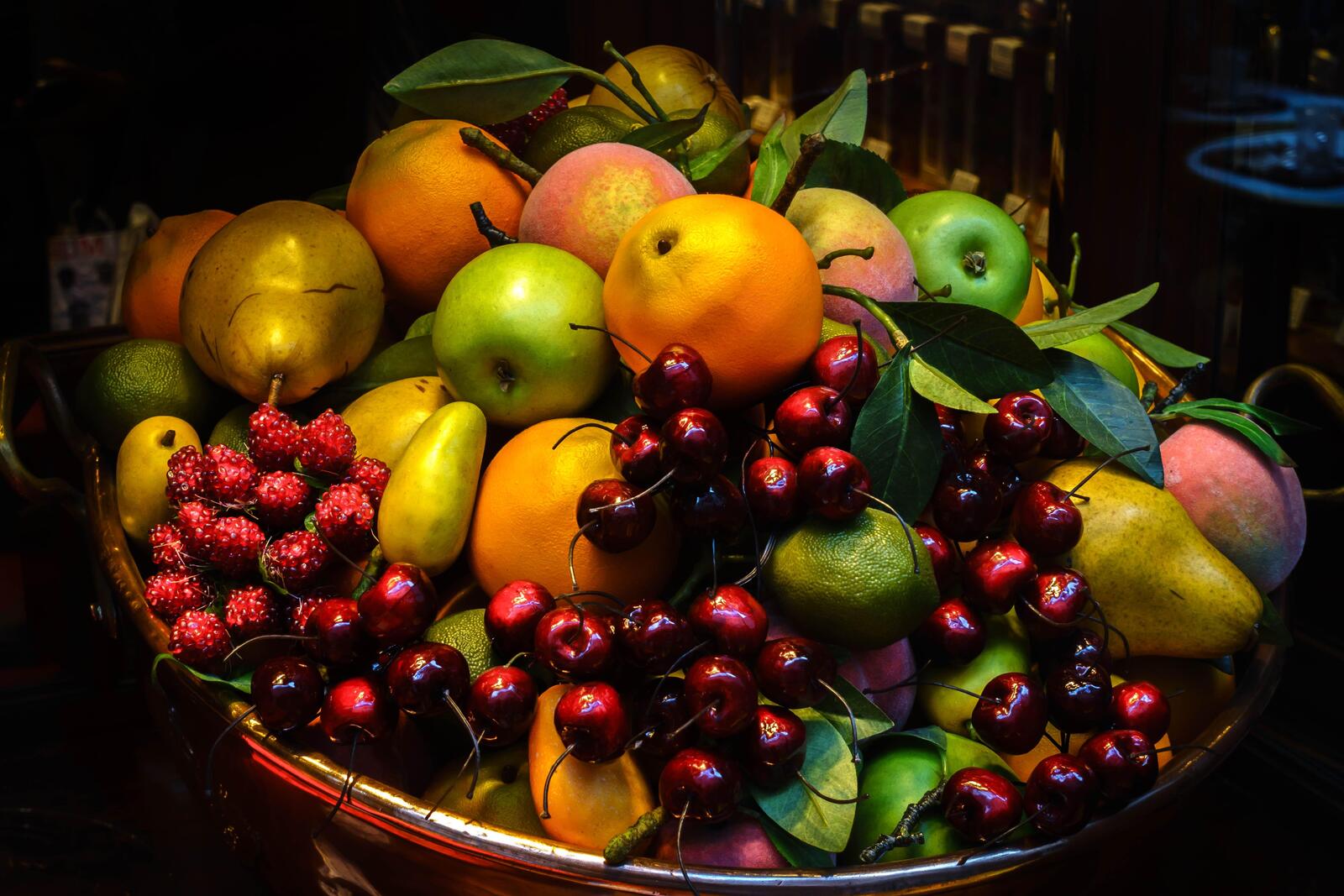 Обои фрукты яблоки черешня на рабочий стол