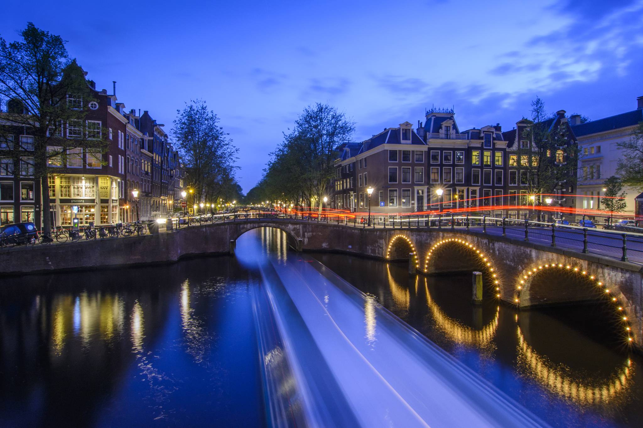 Обои ночь мост Амстердам на рабочий стол