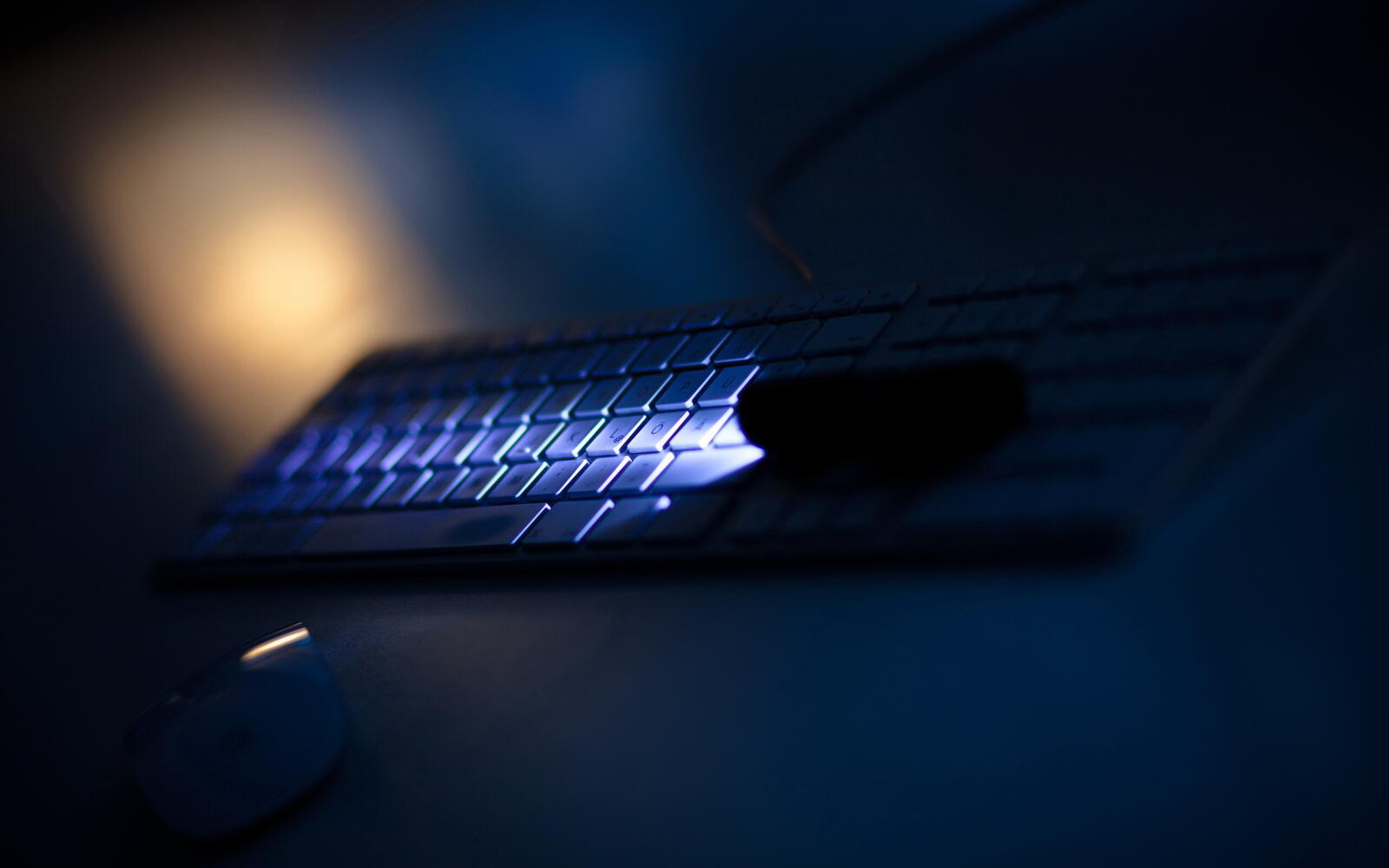 Wallpapers night beam of light keyboard on the desktop