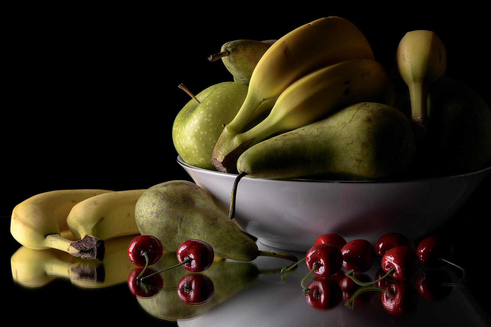Обои фрукты яблоки бананы на рабочий стол