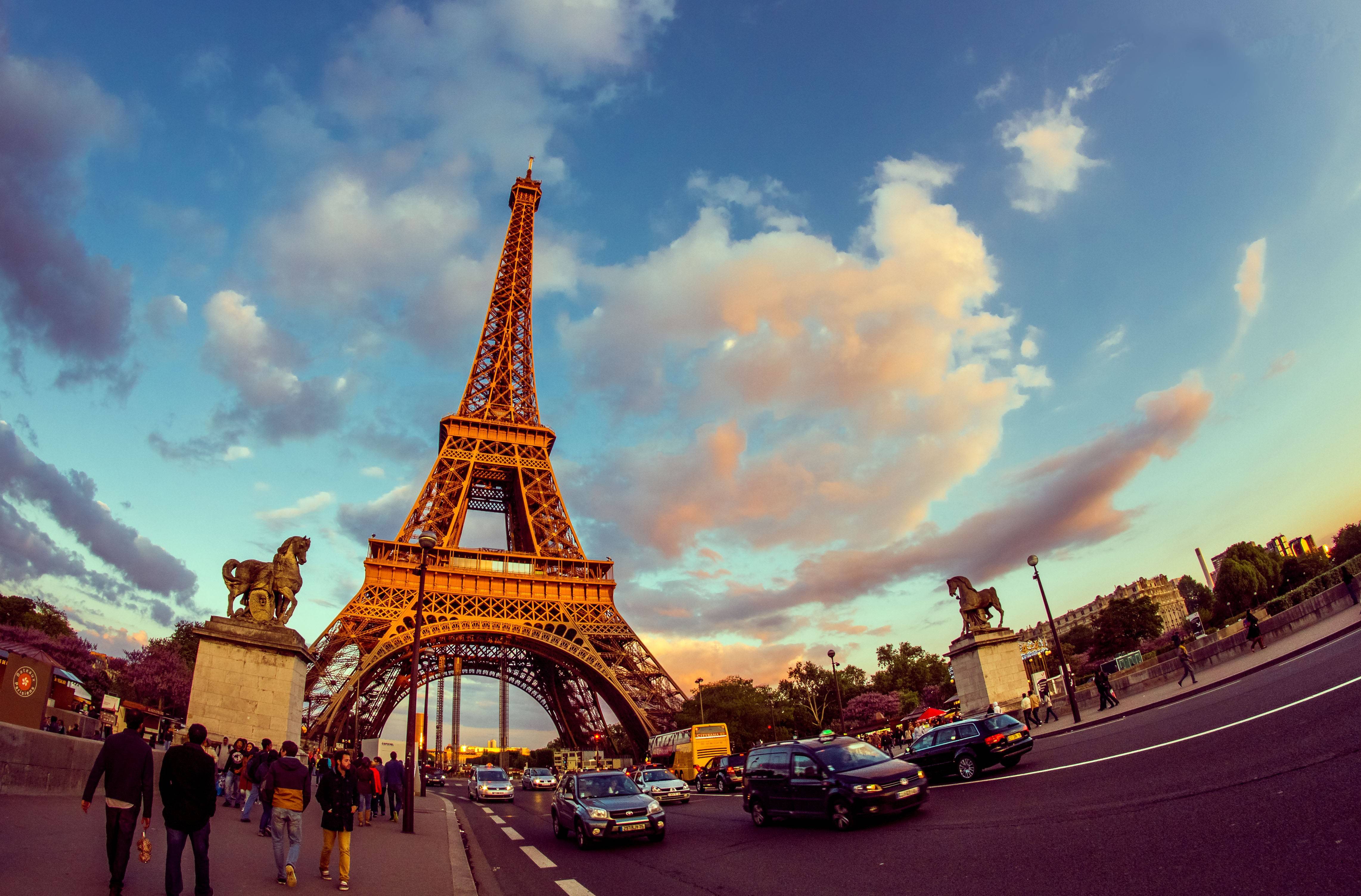 Photo free transportation, Eiffel Tower, France