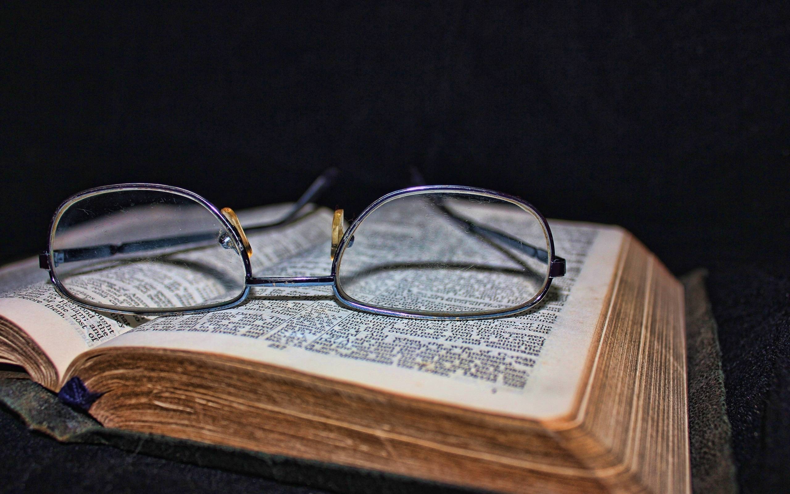 Wallpapers old book glasses mood on the desktop
