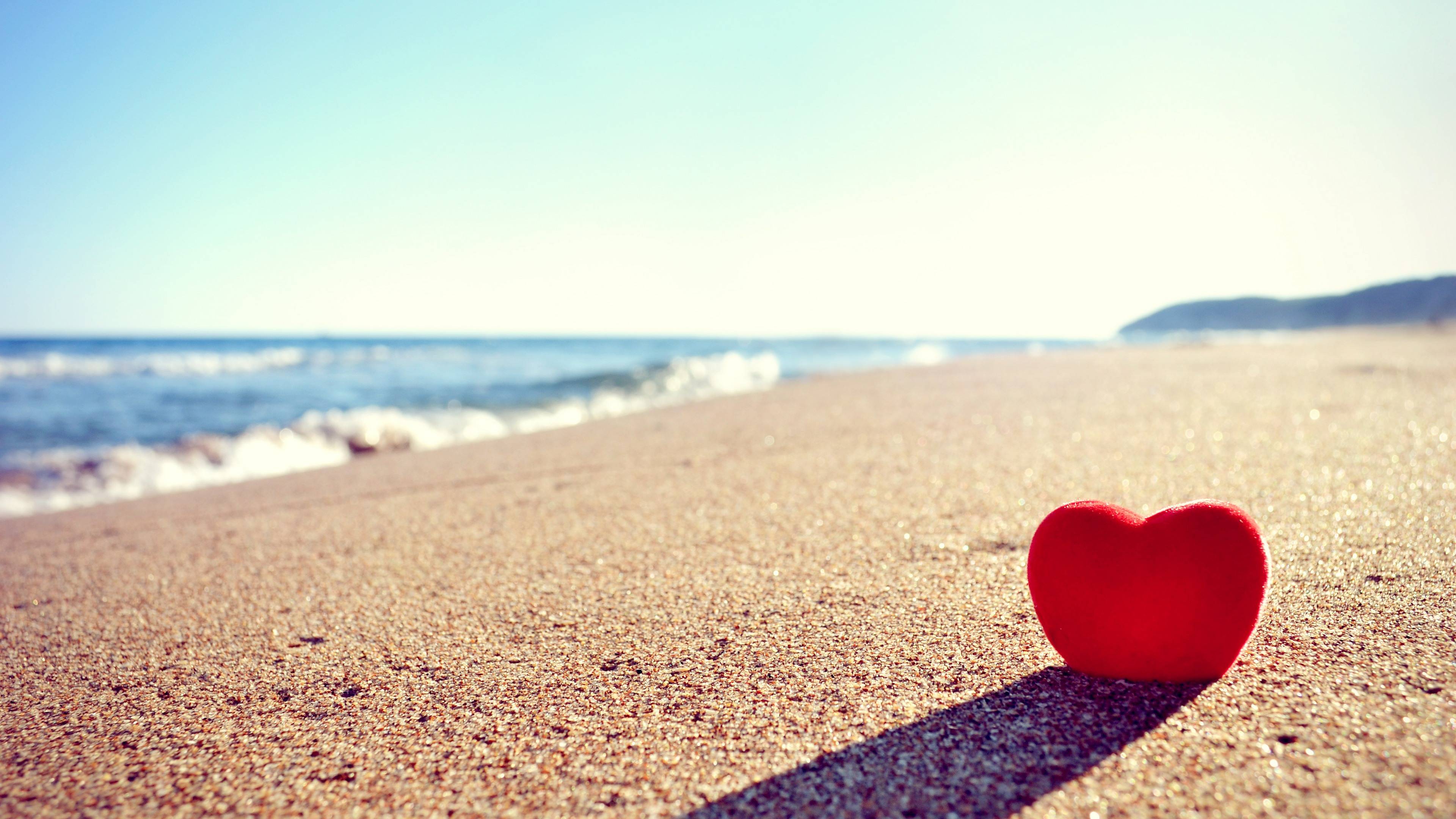 Обои сердечко на пляже море пляж на рабочий стол