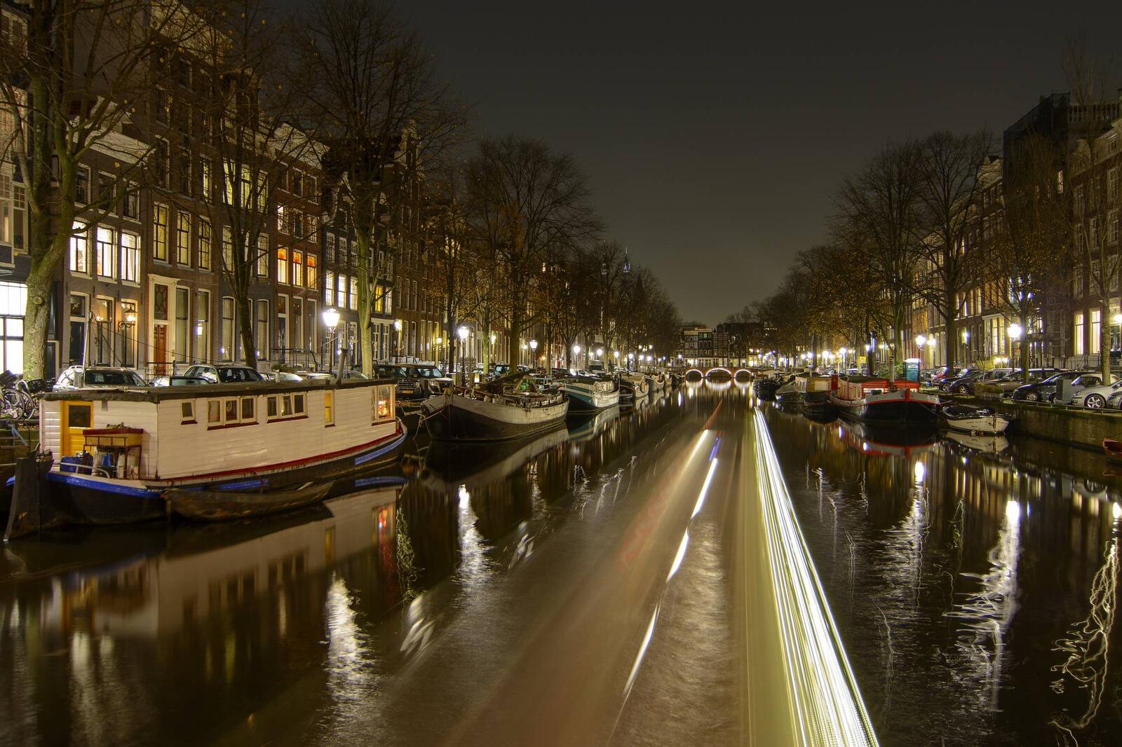 Обои город столица и крупнейший город нидерландов Амстердам на рабочий стол